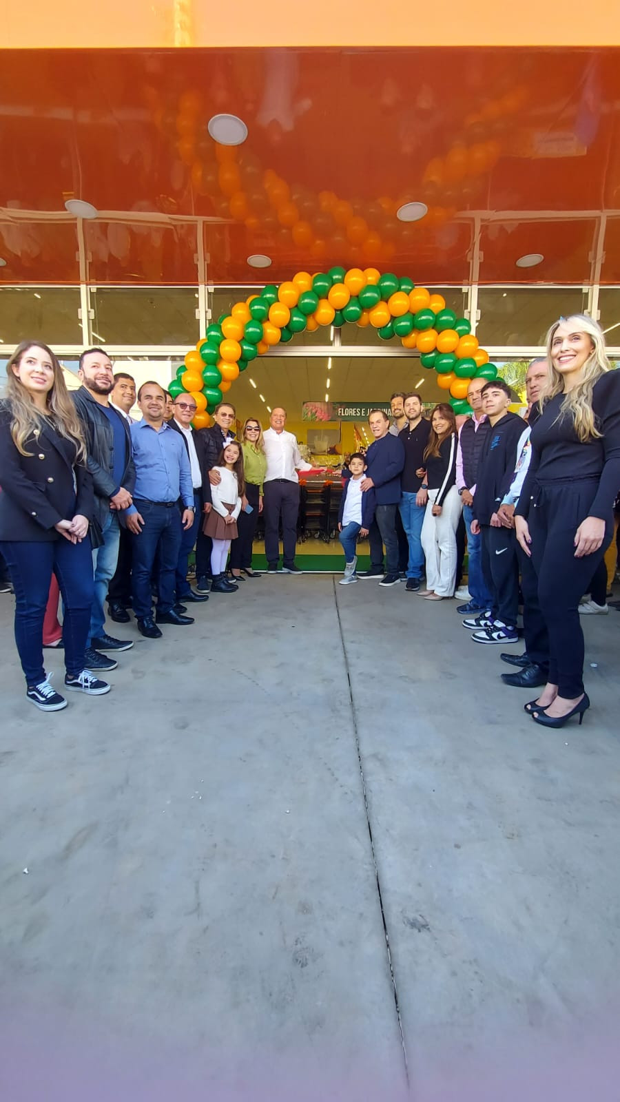 Imagem 1 da notícia: Câmara de vereadores acompanha inauguração da nova loja do Supermercado Alvorada