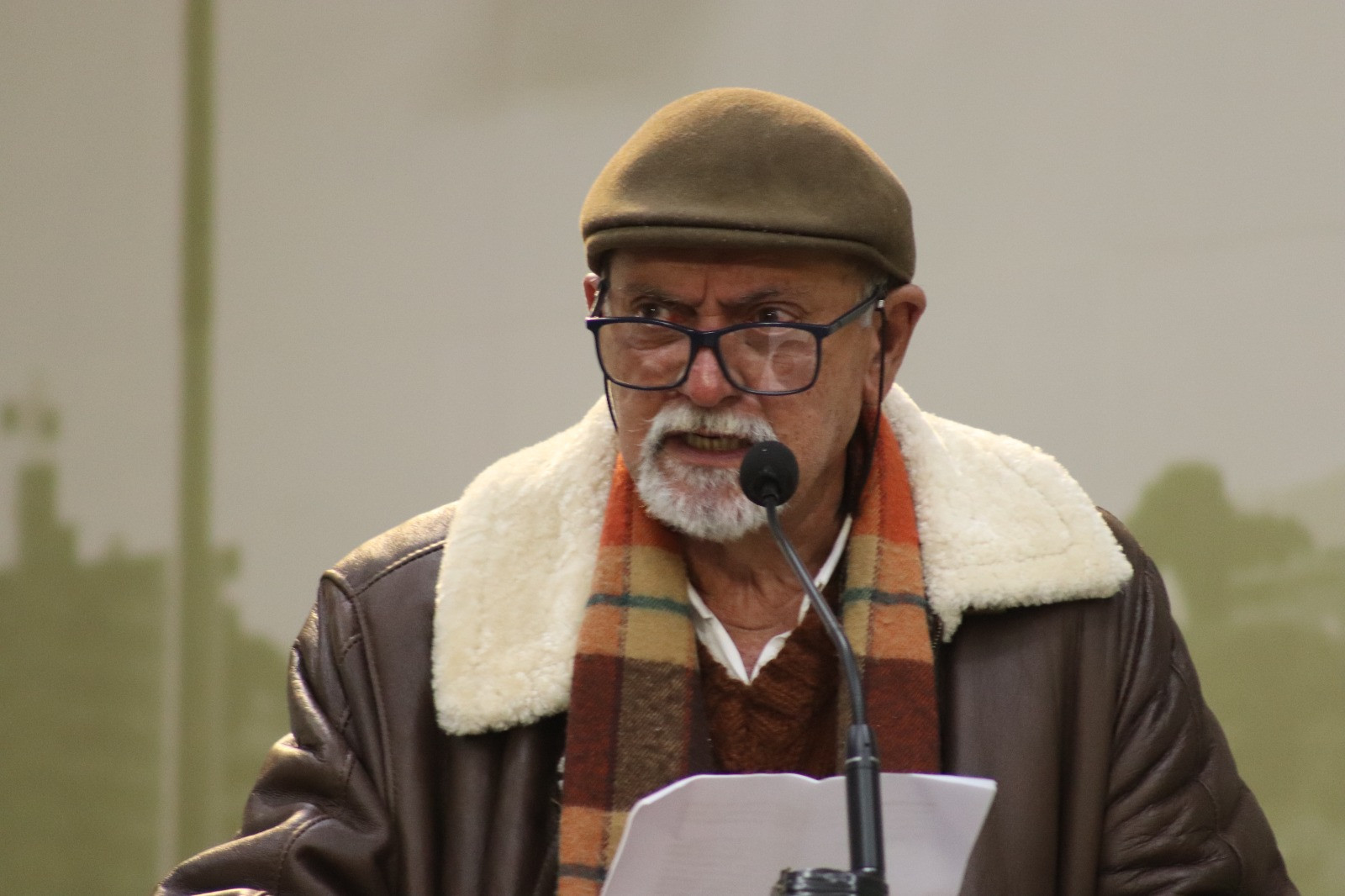 Imagem 1 da notícia: Representante da Associação de Moradores do bairro Fátima I faz uso da Tribuna Livre
