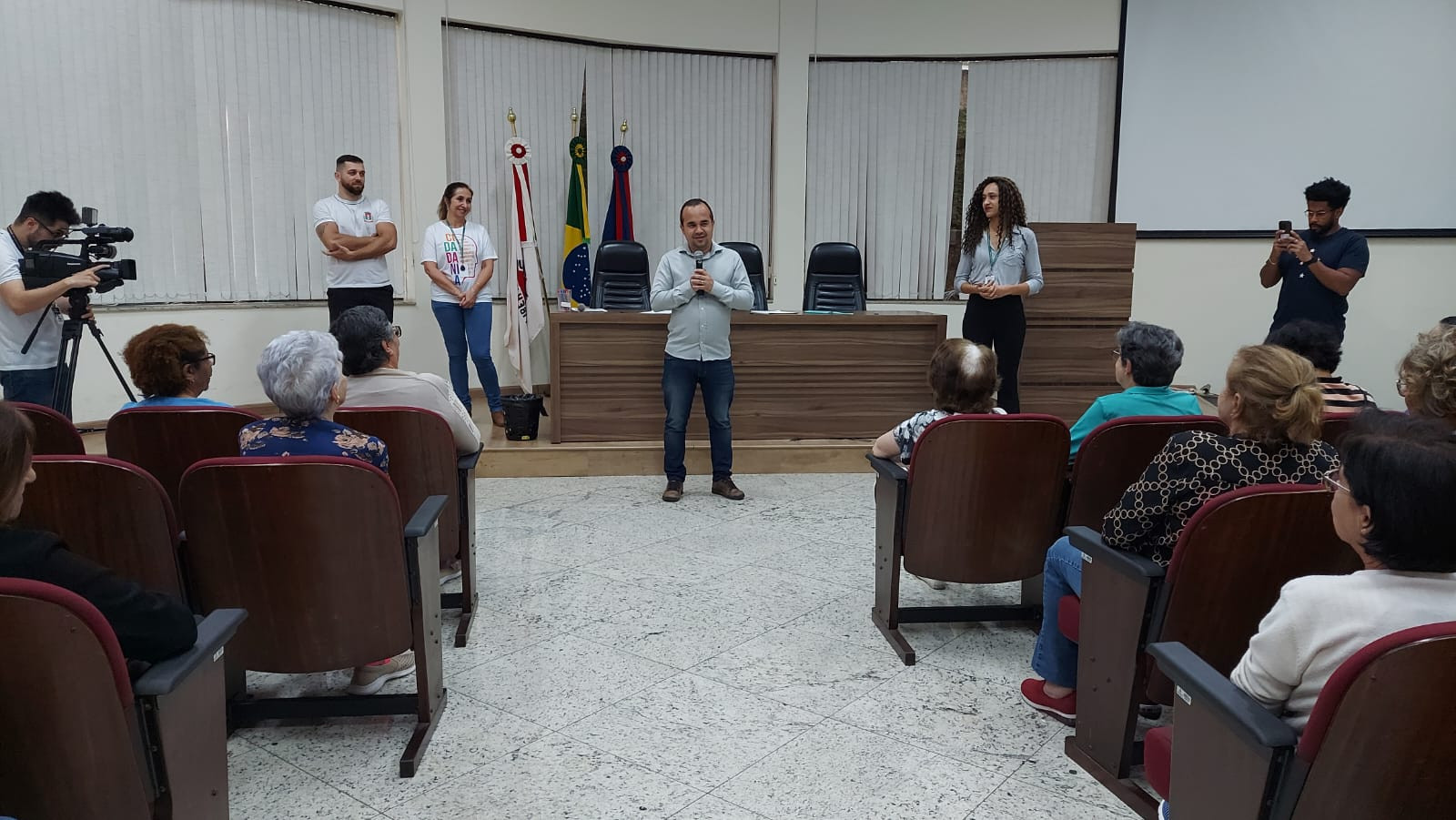 Imagem 1 da notícia: Câmara da Melhor Idade promove inclusão digital para pessoas com mais de 60 anos