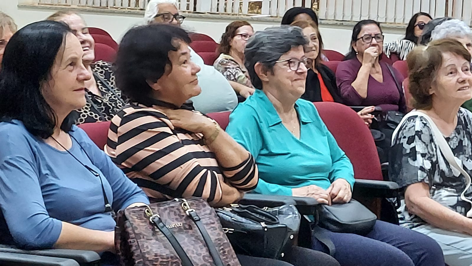 Imagem 3 da notícia: Câmara da Melhor Idade promove inclusão digital para pessoas com mais de 60 anos
