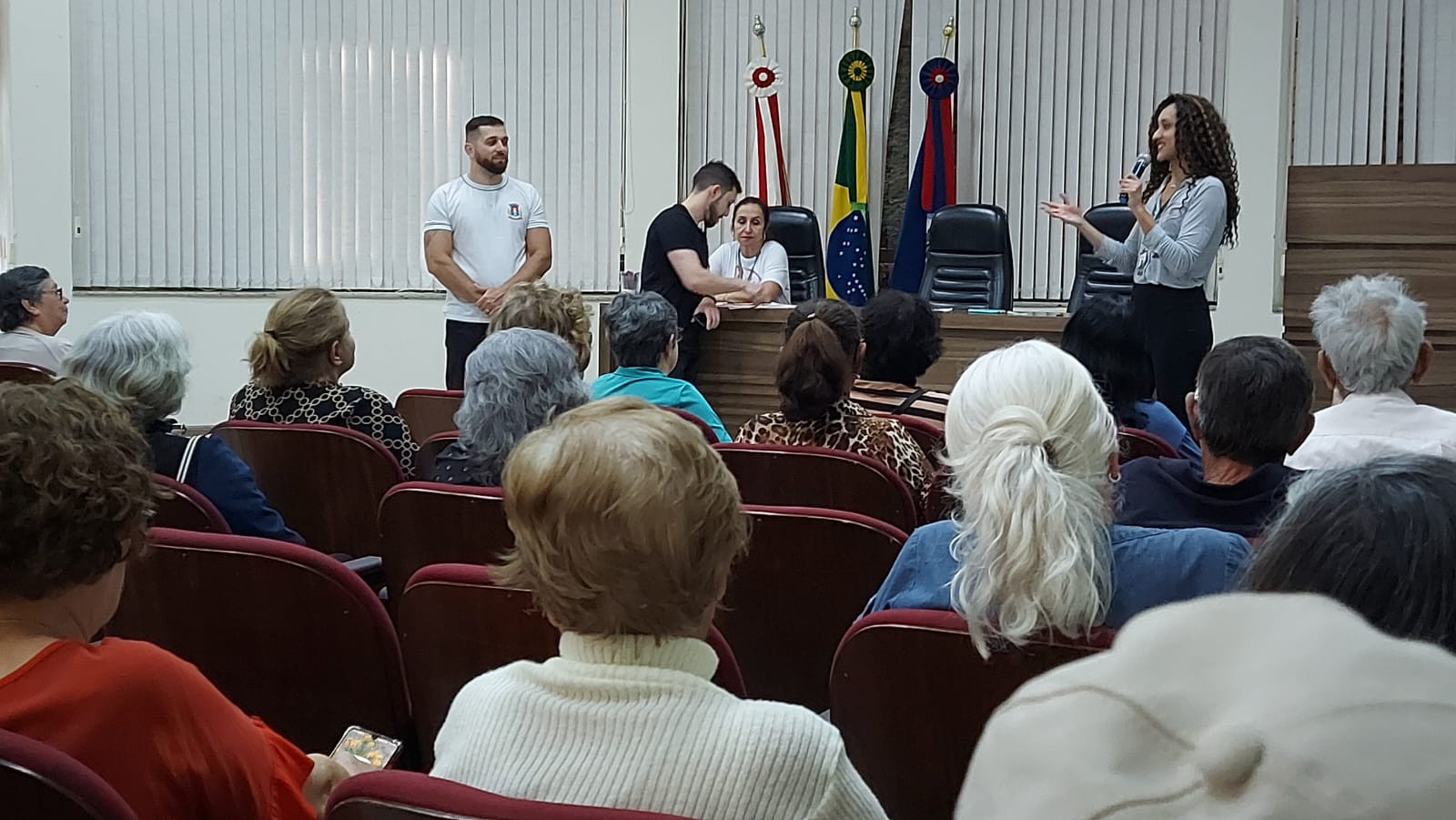 Imagem 4 da notícia: Câmara da Melhor Idade promove inclusão digital para pessoas com mais de 60 anos