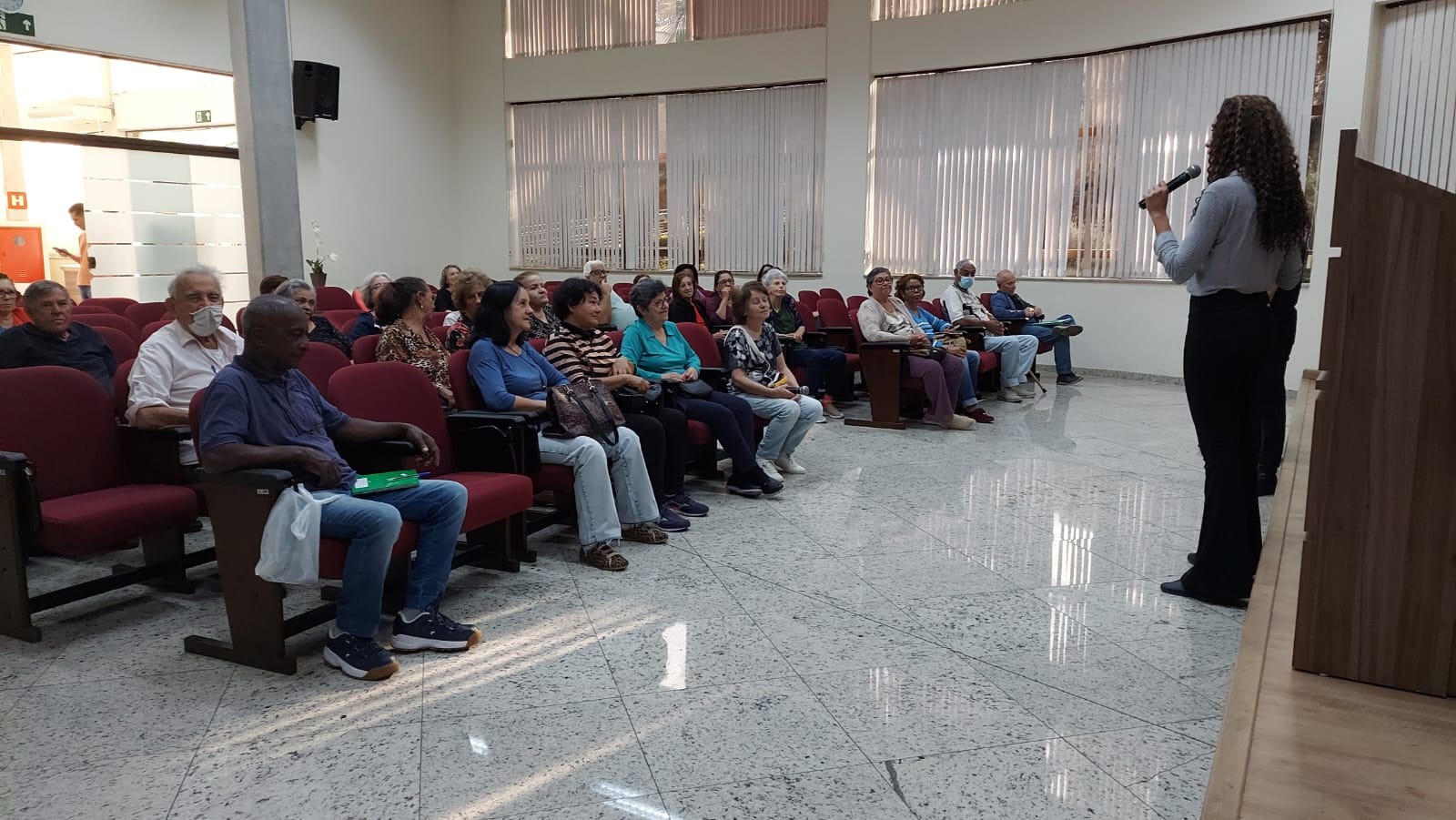 Imagem 5 da notícia: Câmara da Melhor Idade promove inclusão digital para pessoas com mais de 60 anos