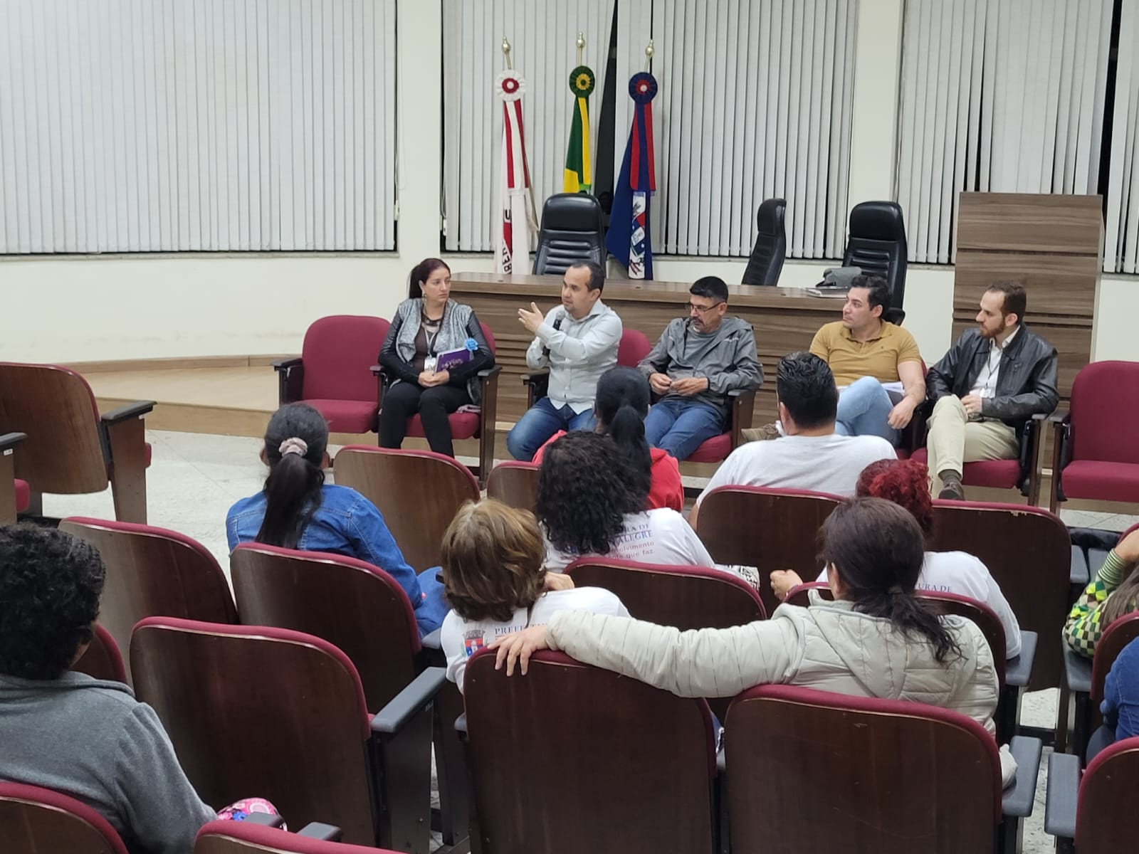 Imagem 3 da notícia: Vereadores recebem agentes de saúde na Câmara Municipal