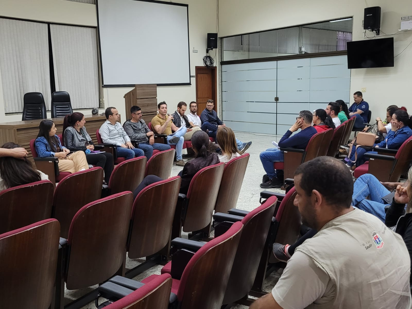Imagem 1 da notícia: Vereadores recebem agentes de saúde na Câmara Municipal