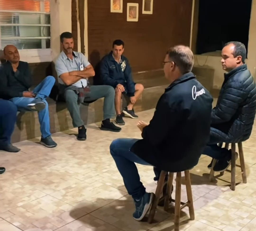 Imagem 1 da notícia: Vereadores se reúnem com moradores do Cantagalo
