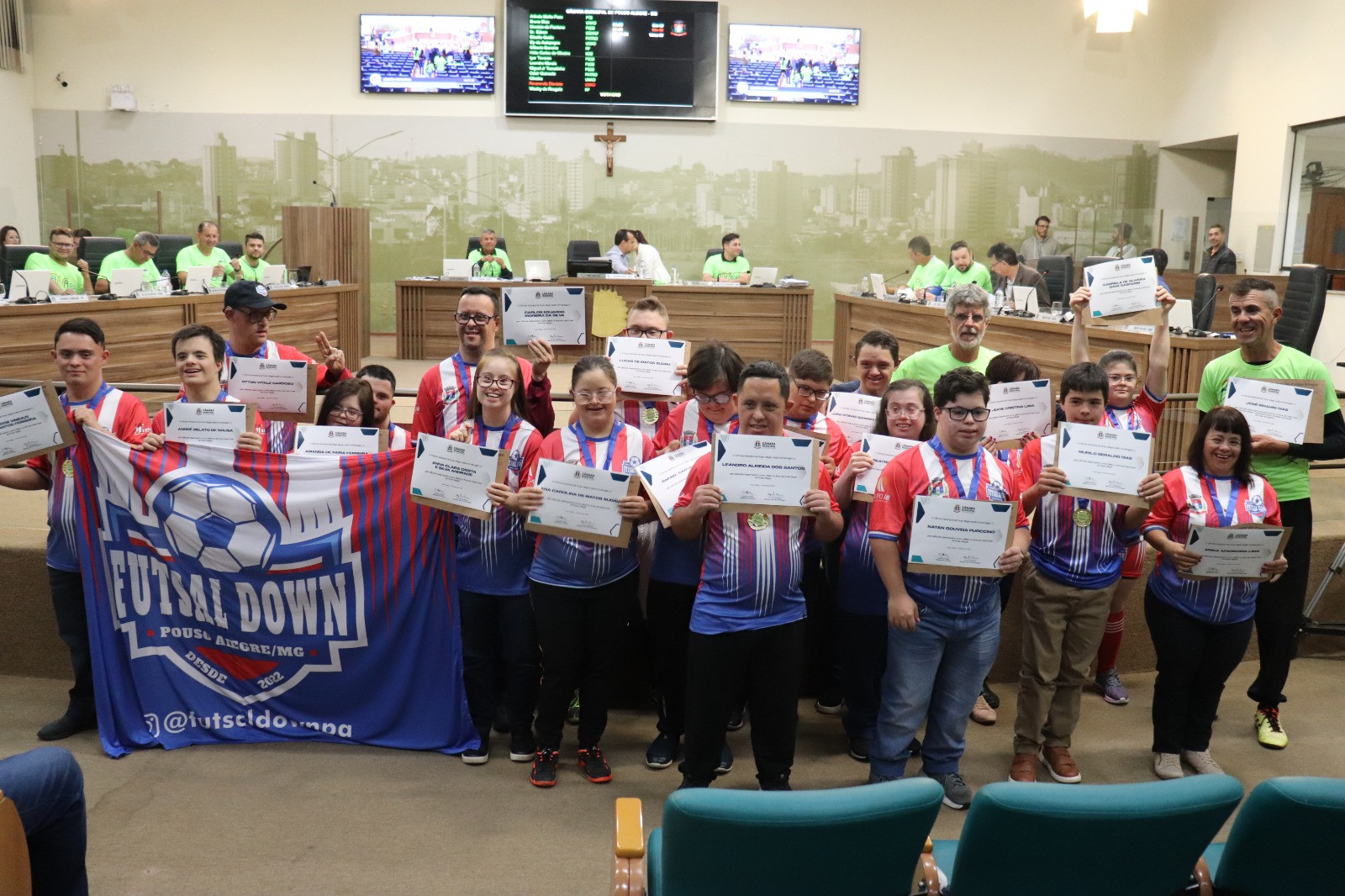 Imagem 2 da notícia: Câmara presta homenagem ao time de Futsal Down de Pouso Alegre