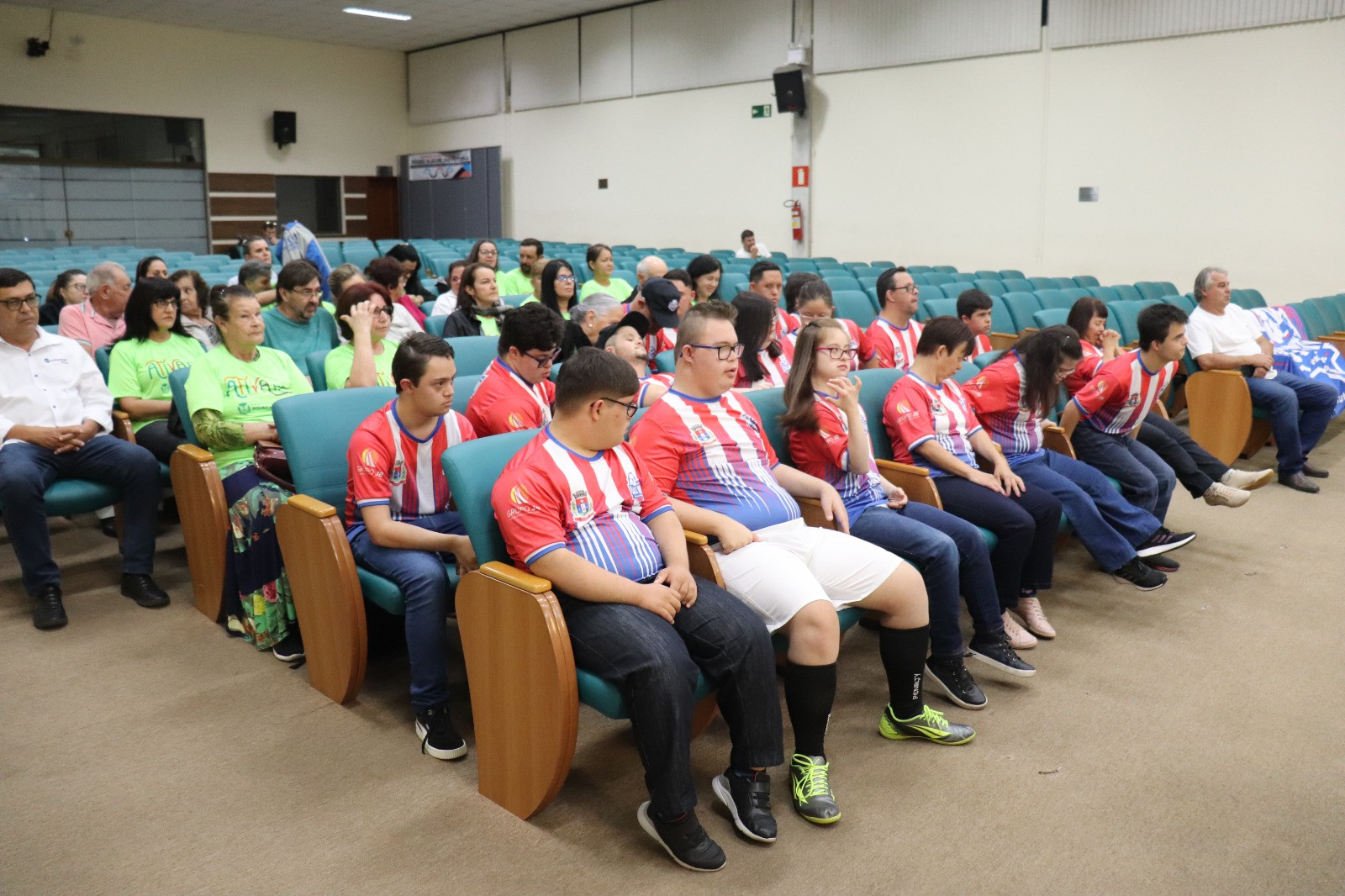 Imagem 3 da notícia: Câmara presta homenagem ao time de Futsal Down de Pouso Alegre