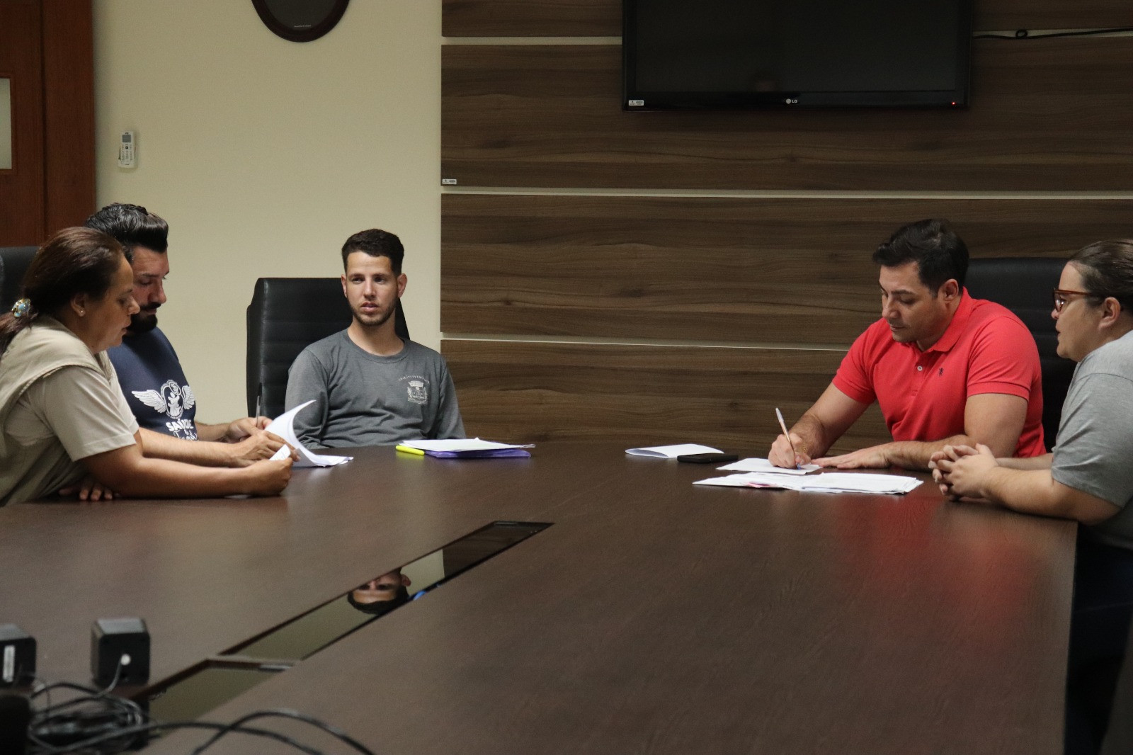 Imagem 3 da notícia: Presidente da Comissão de Saúde realiza reunião com agentes de saúde e de combate às endemias