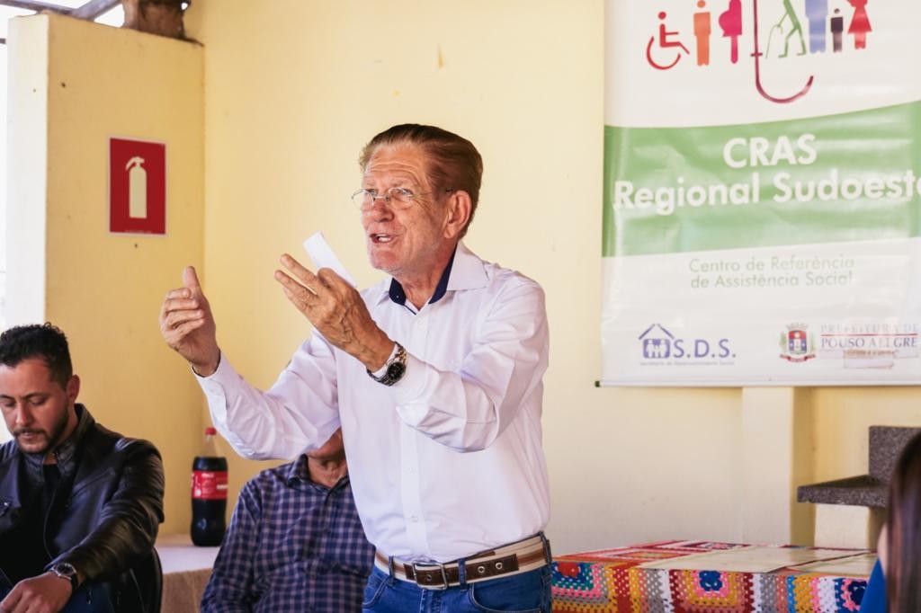 Imagem 1 da notícia: Vereador acompanha entrega de certificado de curso profissionalizante no IF Sul de Minas