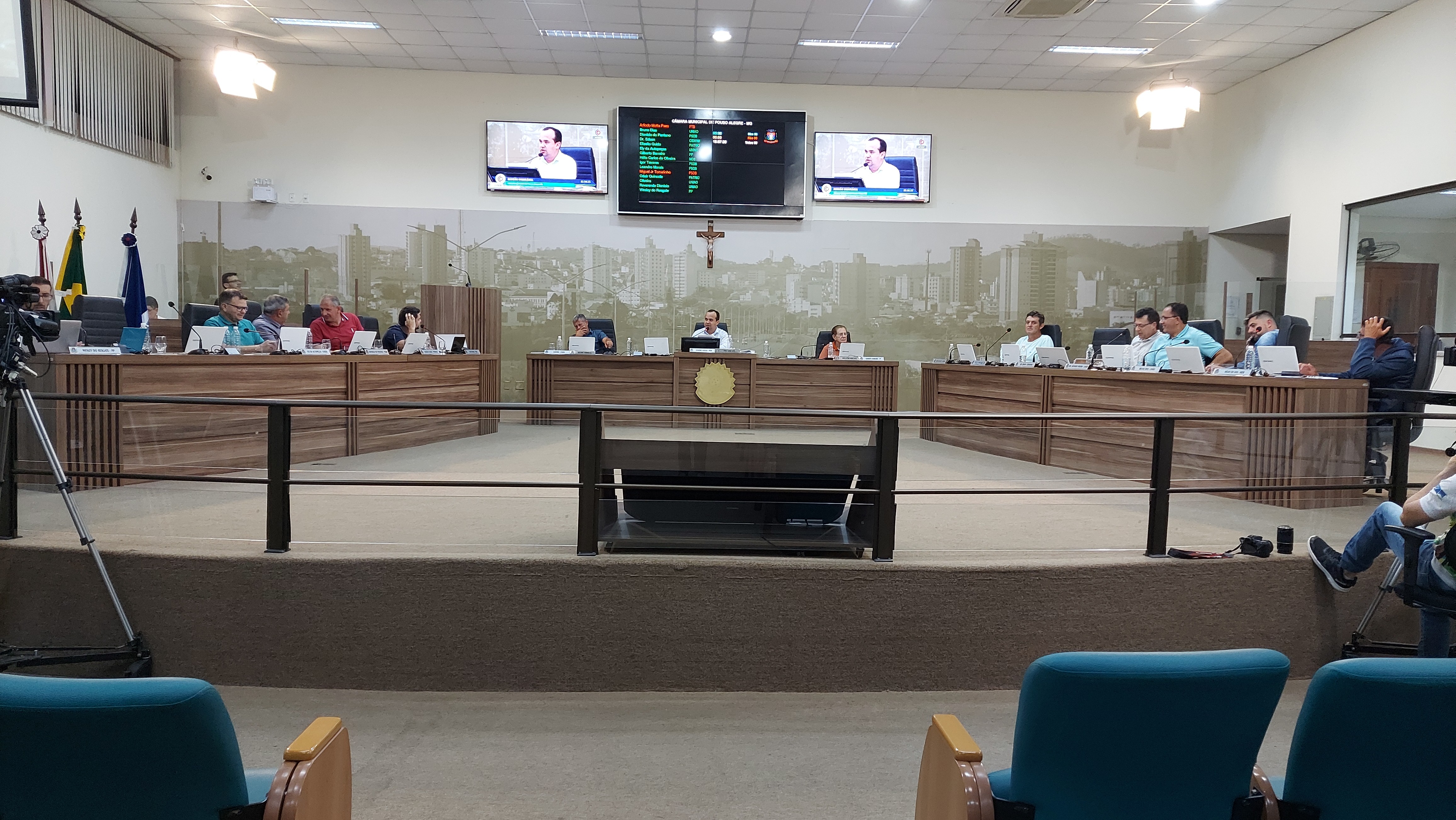 Imagem 1 da notícia: Câmara aprova PL que defende direito das mulheres no município