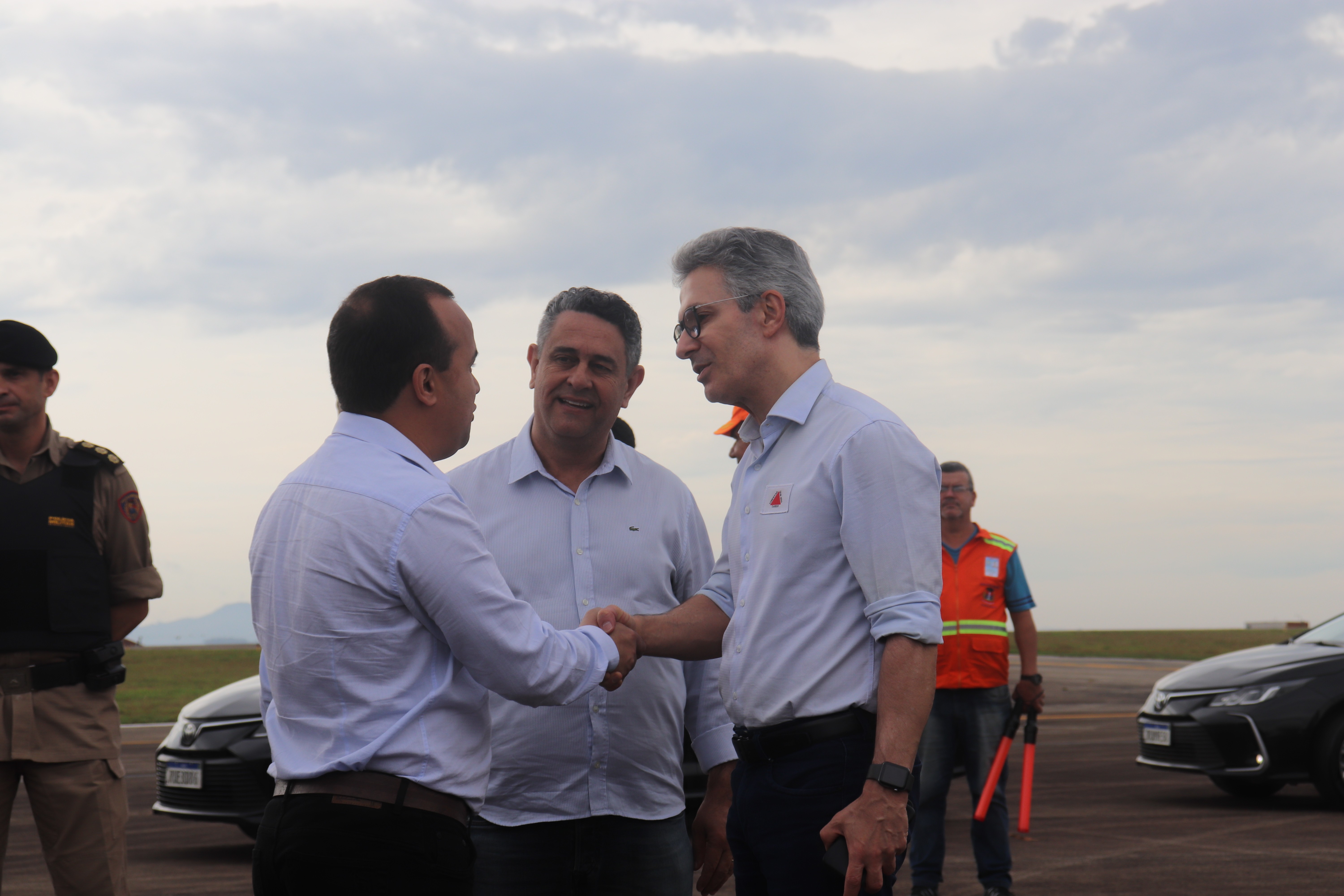 Imagem 1 da notícia: Deputado Dr. Paulo e presidente da Câmara, Leandro Morais, recebem Governador de Minas em Pouso Alegre