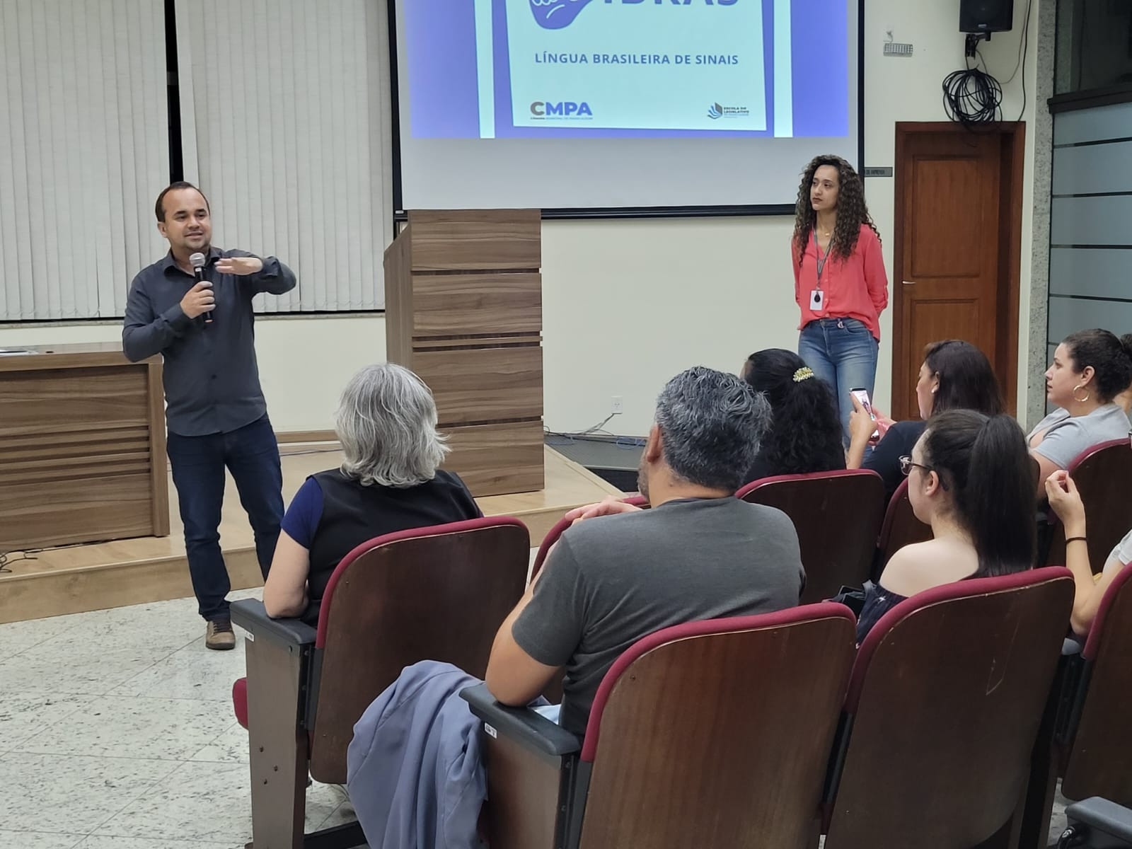 Imagem 1 da notícia: Câmara forma 50 alunos no Curso de Libras gratuito