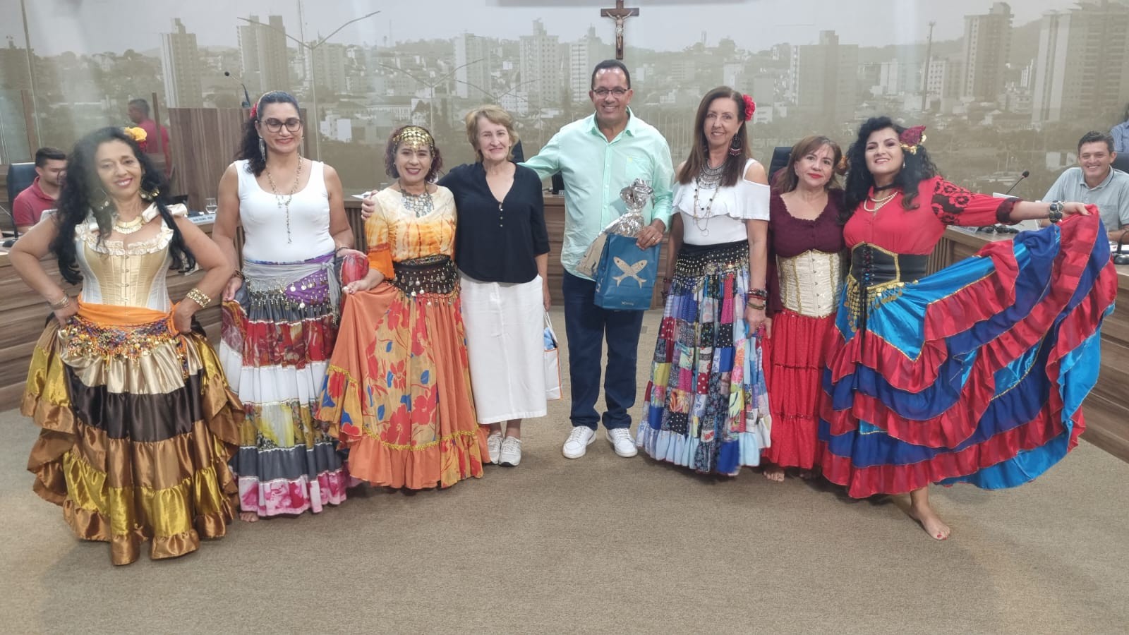 Imagem 1 da notícia: Com apresentação de dança cigana, Câmara aprova em 2º turno Lei que cria o Dia de Santa Sara Kali no Calendário Oficial do Município