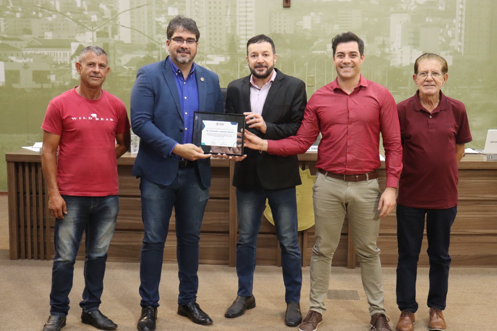 Imagem 1 da notícia: Presidente do CRO-MG recebe homenagem na Câmara