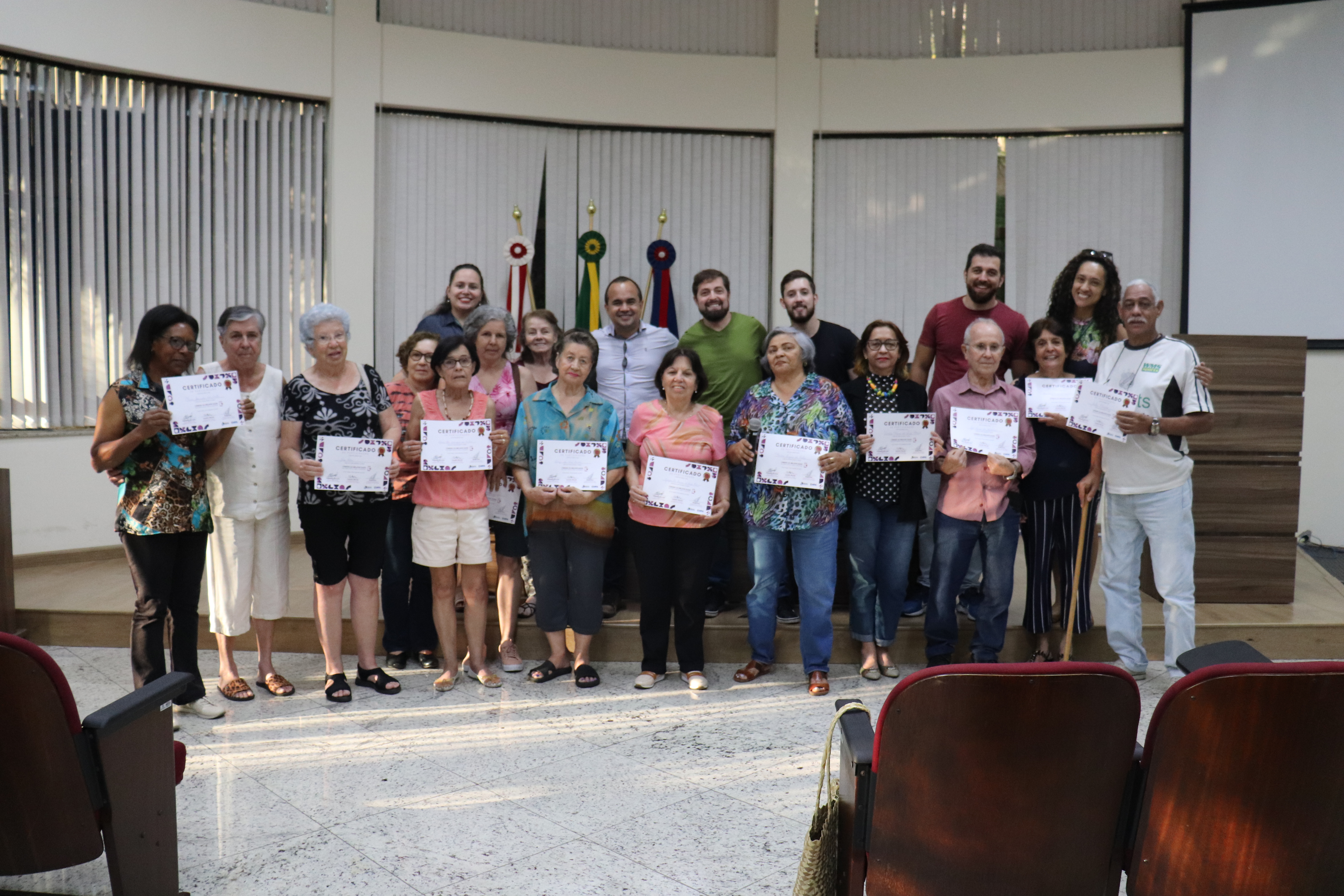 Imagem 1 da notícia: Concluído com sucesso: Câmara da Melhor Idade finaliza atividades de inclusão digital