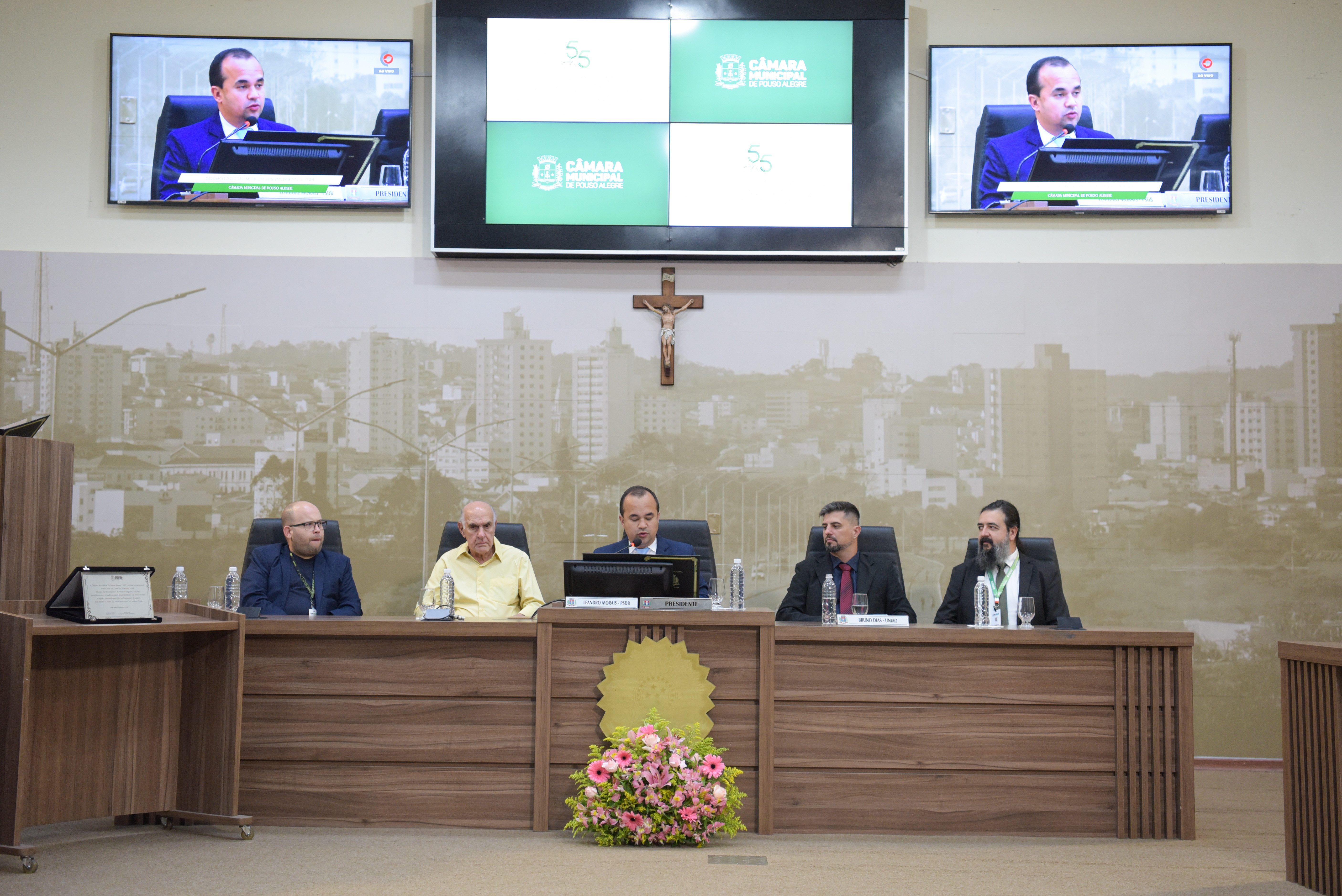 Imagem 2 da notícia: Câmara realiza Sessão Especial em homenagem aos 55 anos do Curso de Medicina e 22 anos da Univás
