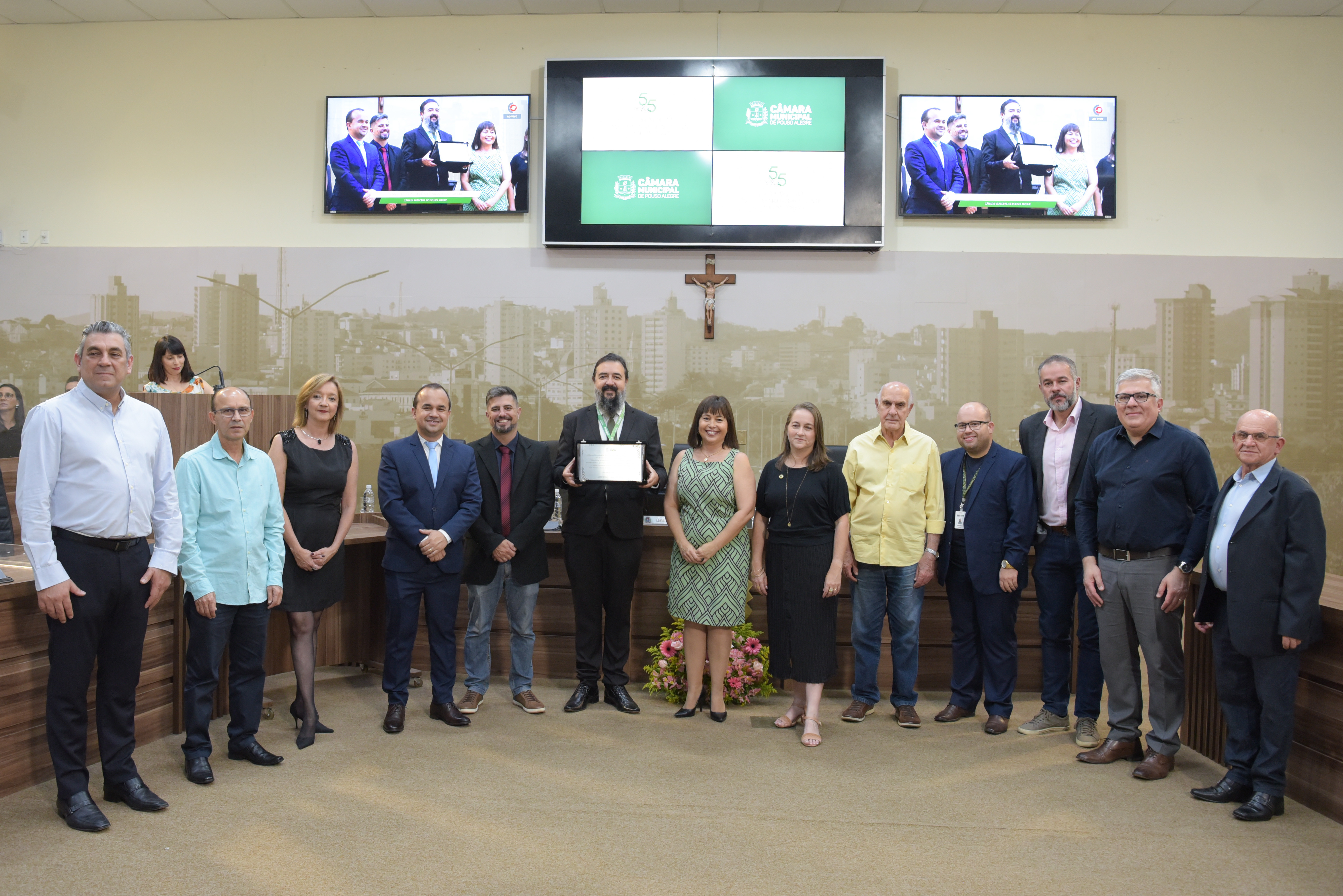 Imagem 1 da notícia: Câmara realiza Sessão Especial em homenagem aos 55 anos do Curso de Medicina e 22 anos da Univás