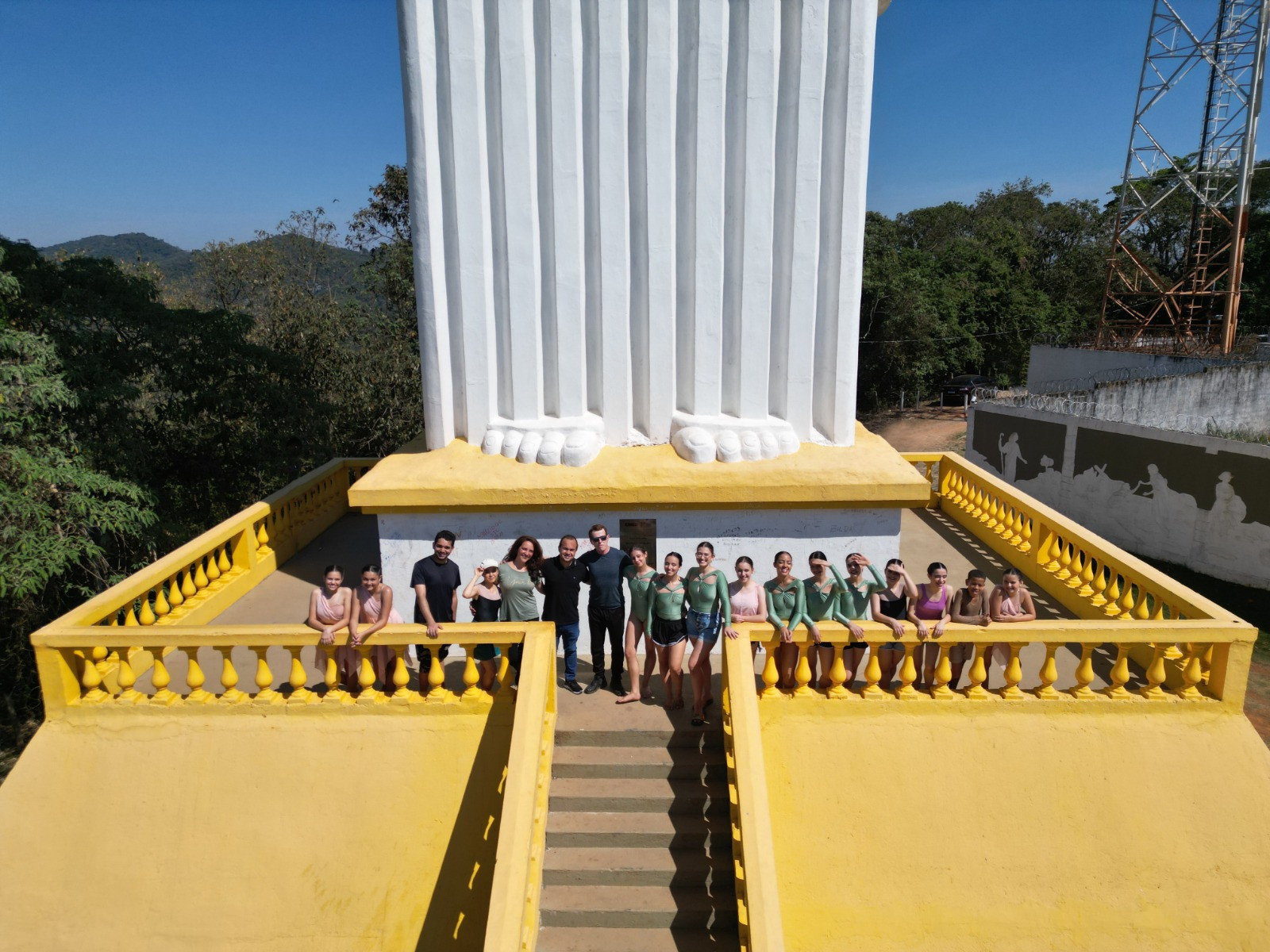 Imagem 1 da notícia: Arte por toda parte: Presidente da Câmara acompanha apresentação de Ballet no Cristo