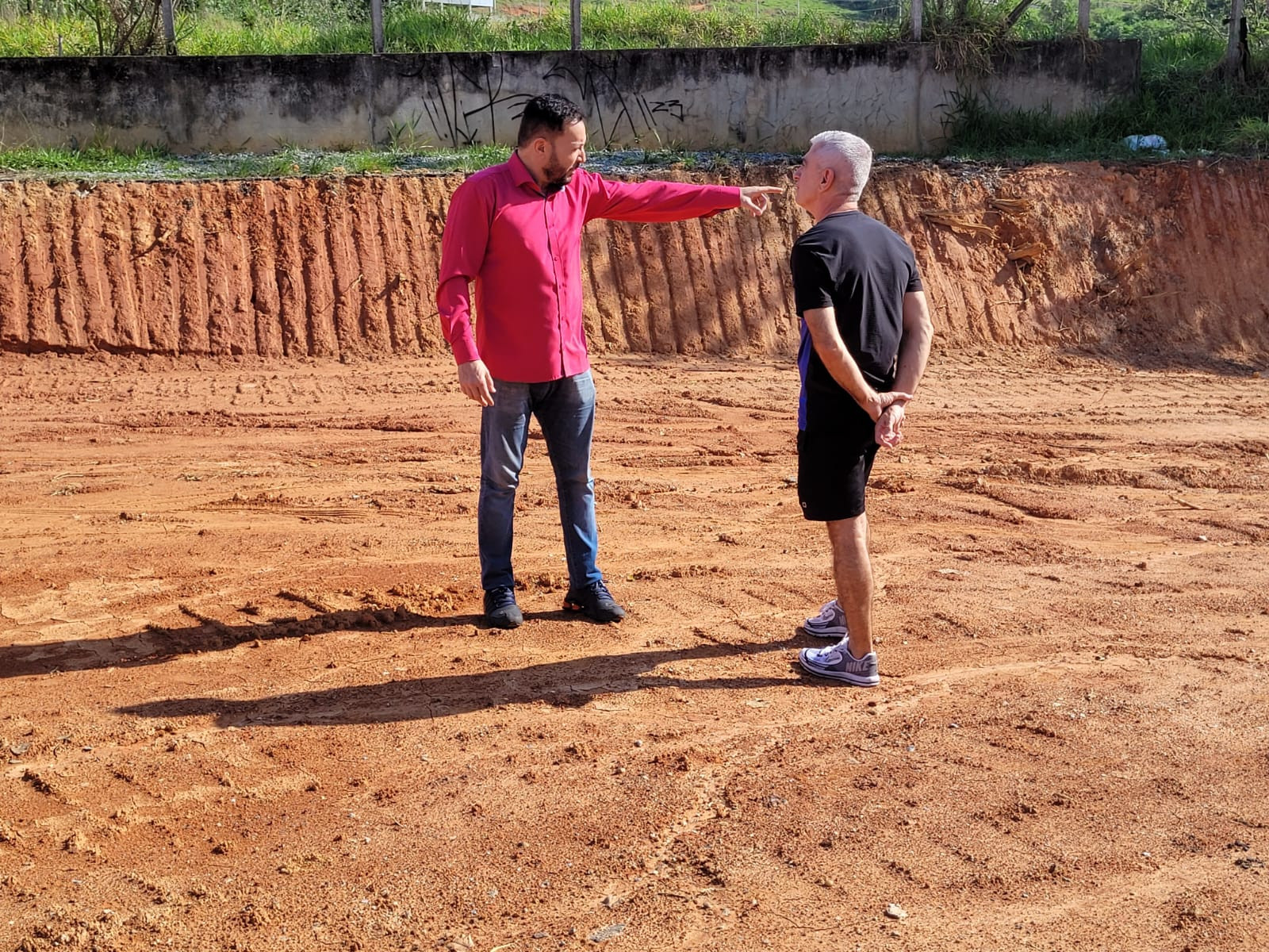 Imagem 2 da notícia: Vereador fiscaliza construção de rotatória no acesso ao bairro Ibirá