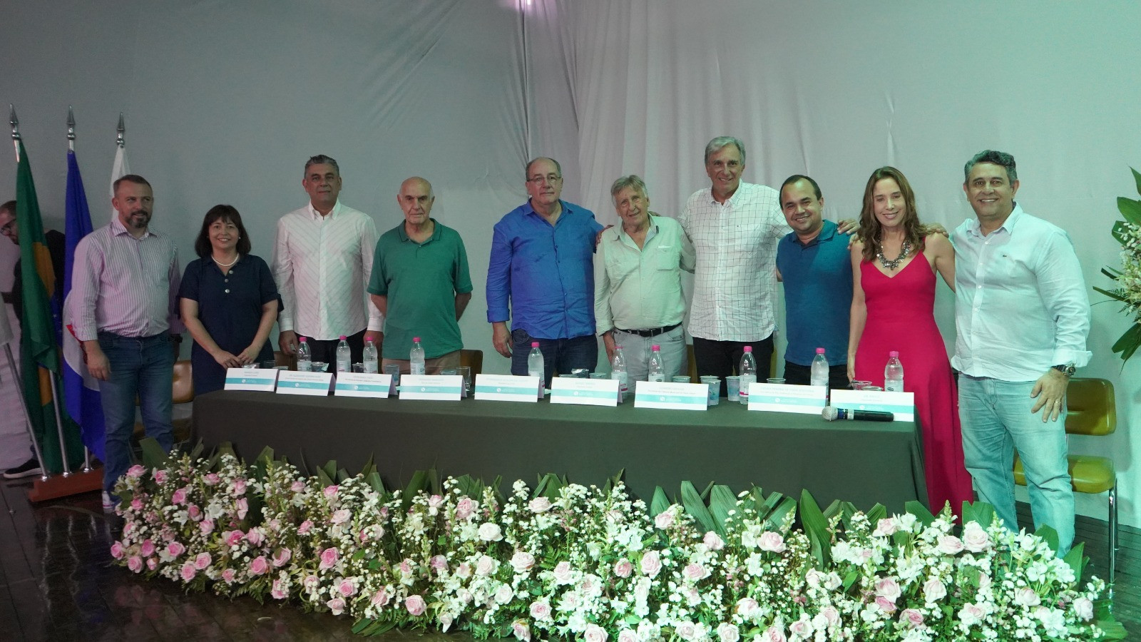 Imagem 1 da notícia: União Química faz doação ao HCSL e vereadores acompanham cerimônia