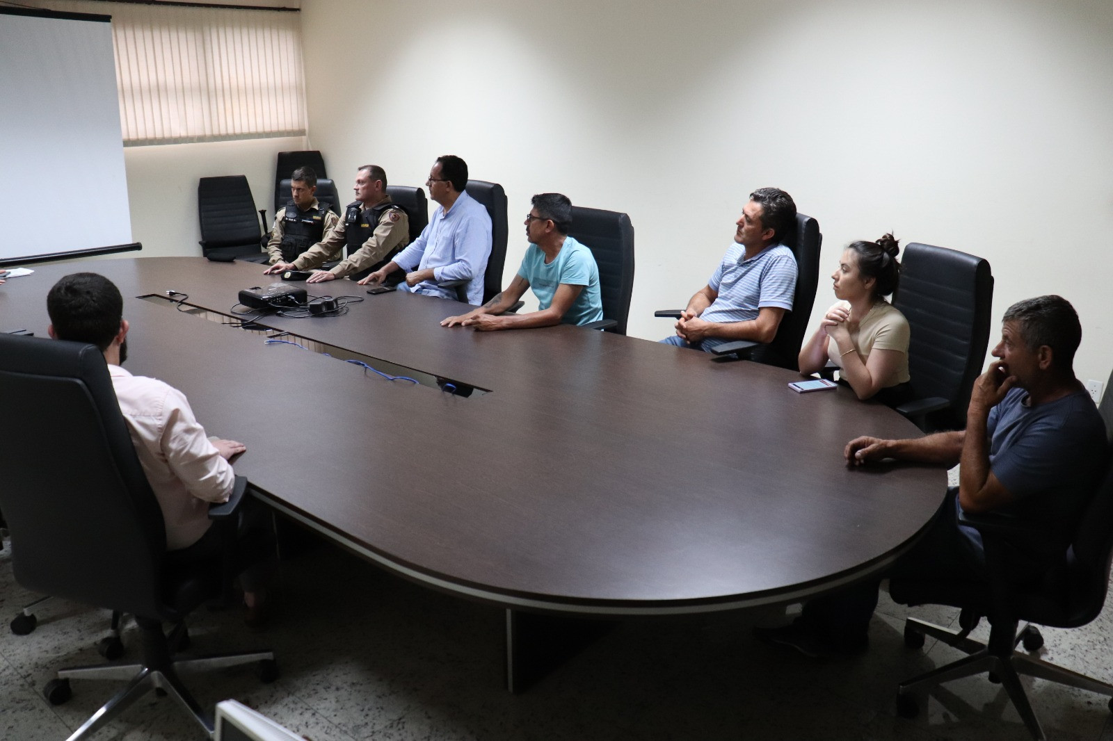 Imagem 2 da notícia: Reunião analisa PL que dispõe sobre a atividade de entidades e clubes de tiro desportivo em Pouso Alegre