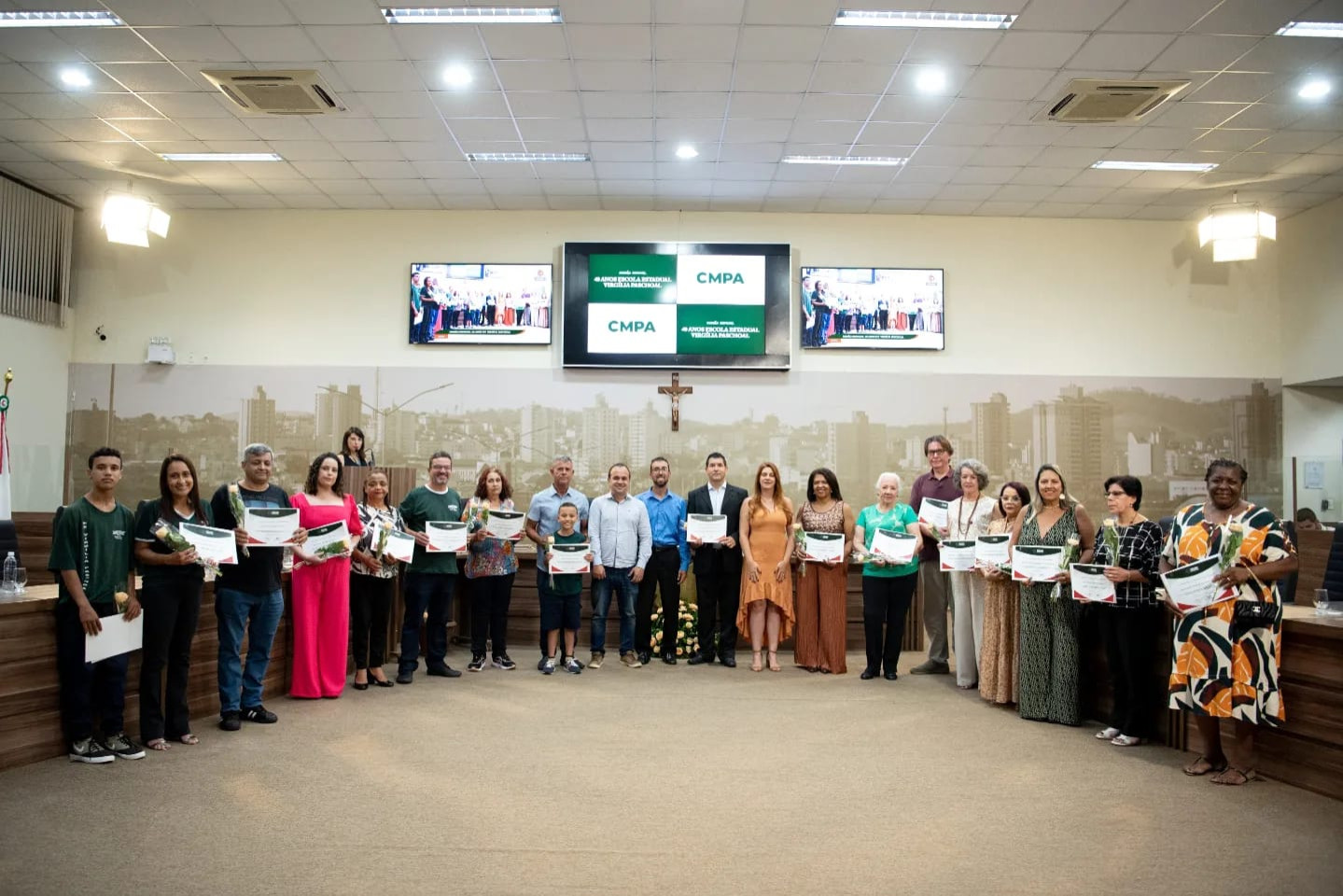Imagem 4 da notícia: Câmara realiza Sessão Especial em homenagem aos 40 anos da Escola Estadual Virgília Paschoal