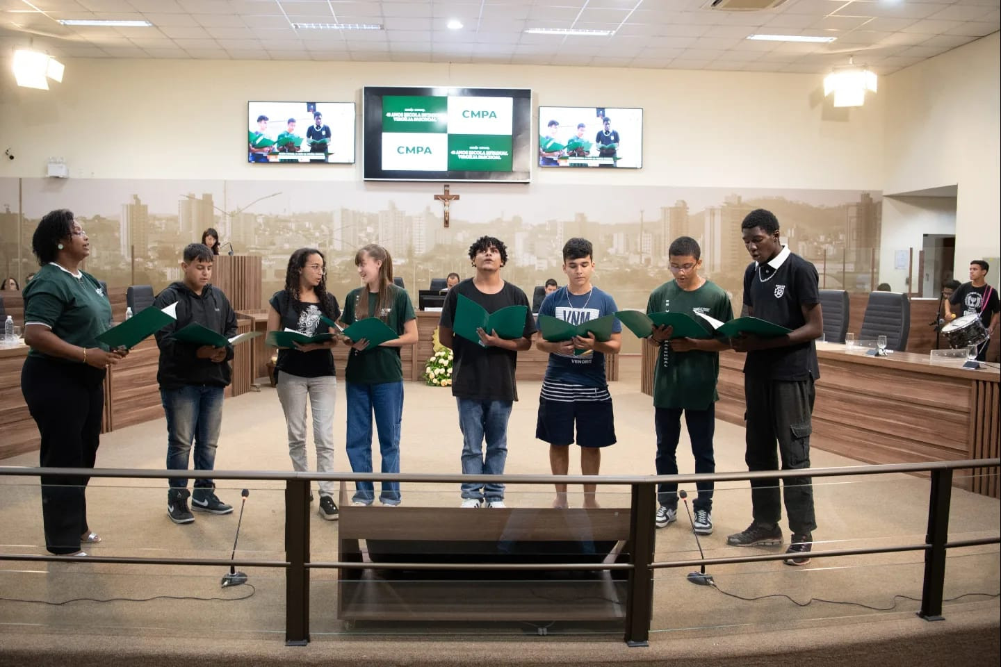Imagem 5 da notícia: Câmara realiza Sessão Especial em homenagem aos 40 anos da Escola Estadual Virgília Paschoal