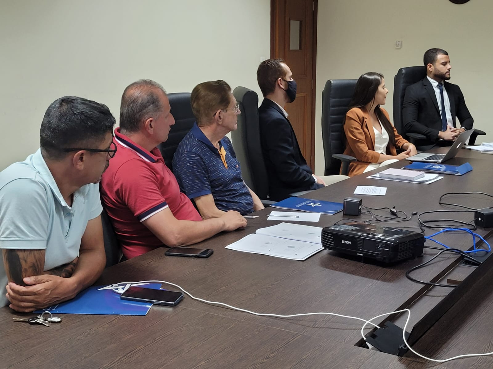 Imagem 2 da notícia: Vereadores se reúnem para debater a Política de Governança que será implementada na Câmara