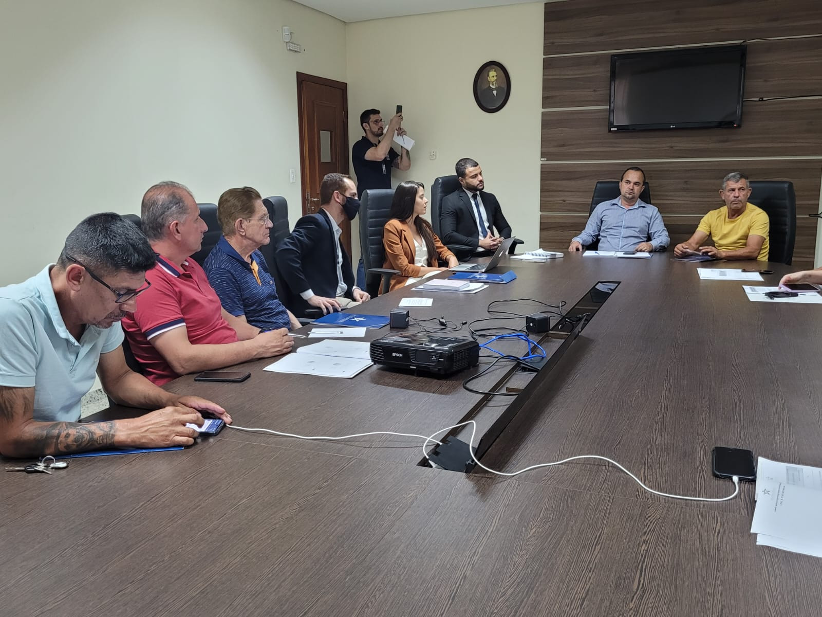 Imagem 1 da notícia: Vereadores se reúnem para debater a Política de Governança que será implementada na Câmara