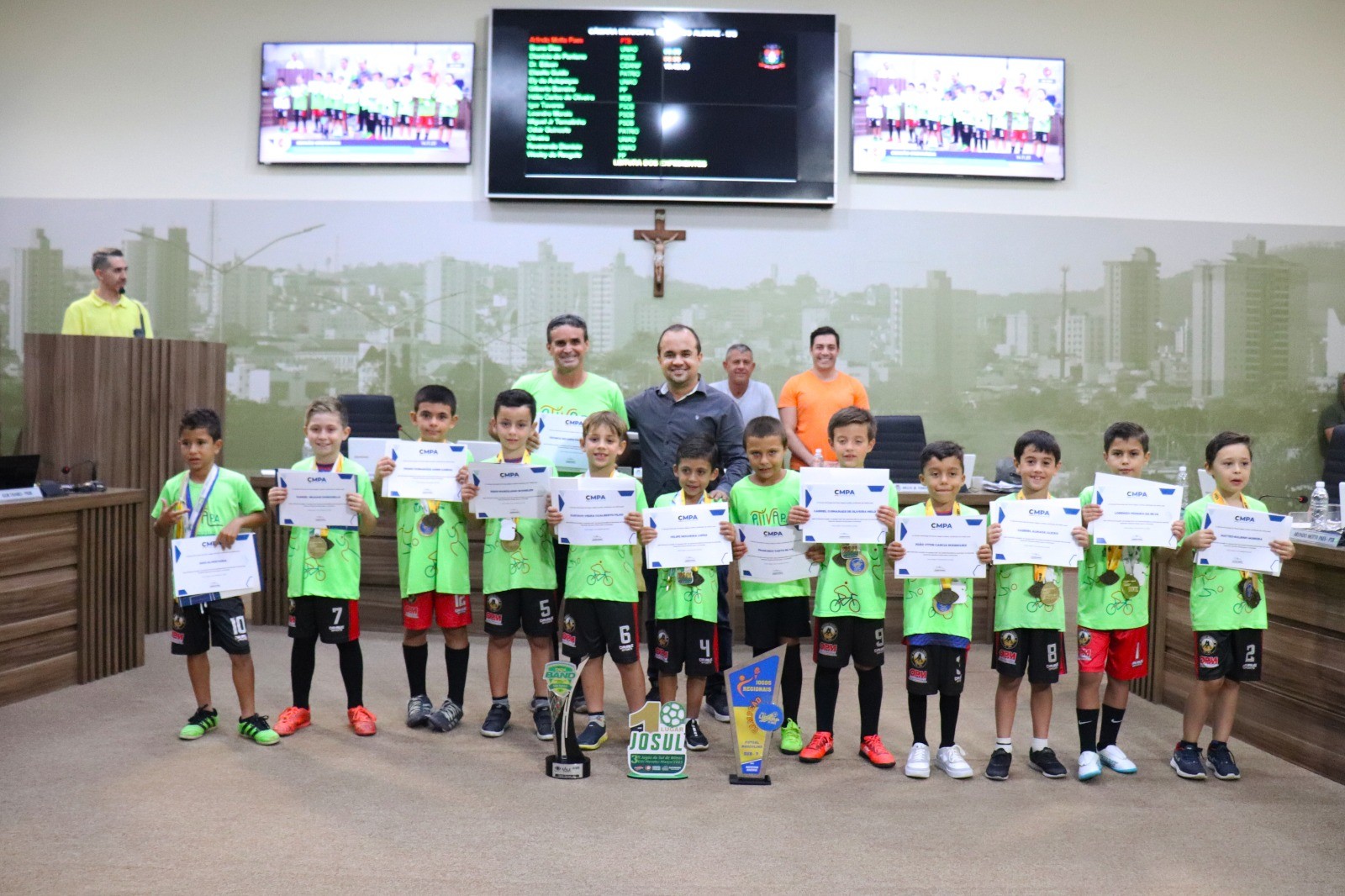 Imagem 1 da notícia: Atletas do futebol sub-7 de Pouso Alegre recebem homenagem na Câmara