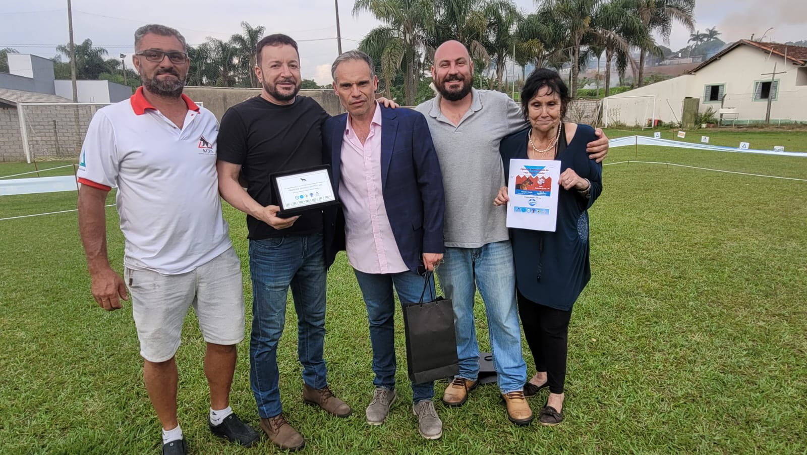 Imagem 1 da notícia: Vereador é homenageado durante exposição especializada de cães da raça Pastor Alemão
