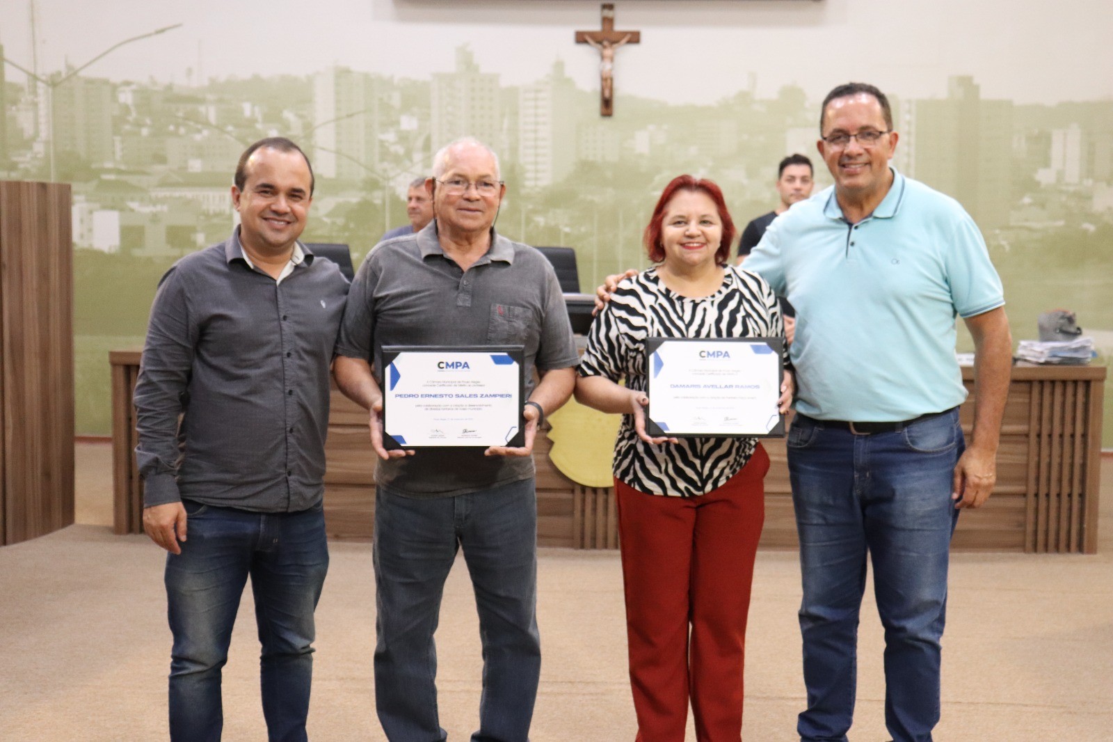 Imagem 1 da notícia: Professores que promoveram a criação de fanfarras na cidade recebem homenagem na Câmara