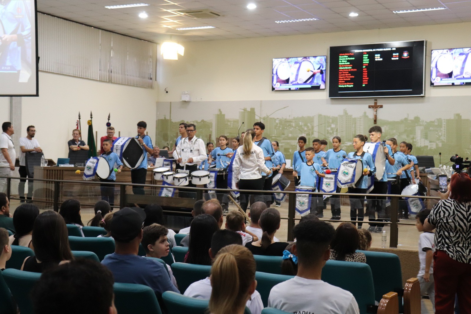 Imagem 4 da notícia: Professores que promoveram a criação de fanfarras na cidade recebem homenagem na Câmara