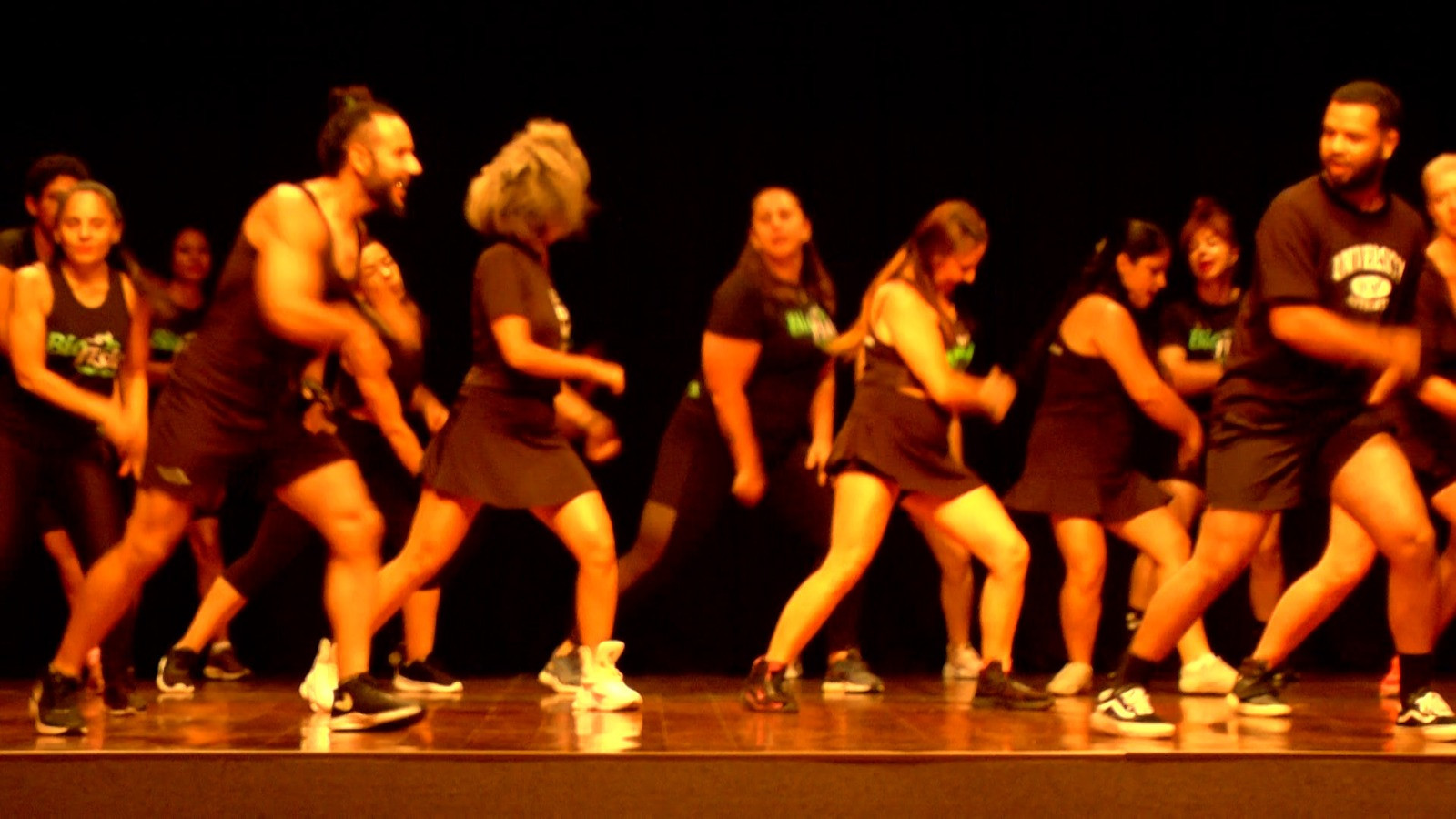 Imagem 4 da notícia: Vereador acompanha apresentação do 3º Show de Talentos no Teatro Municipal