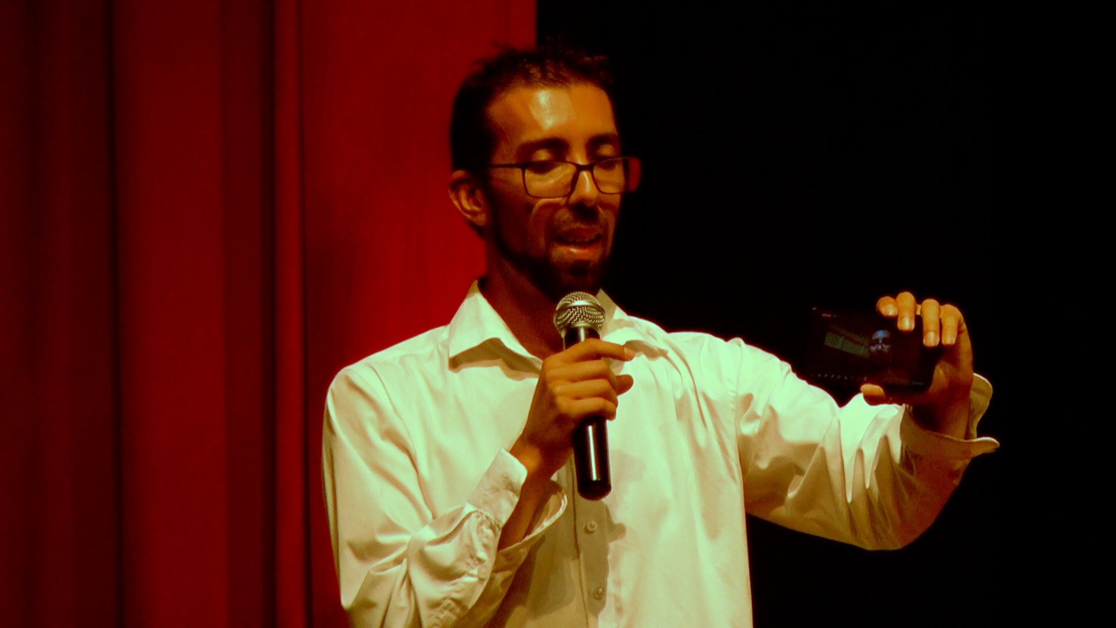Imagem 1 da notícia: Vereador acompanha apresentação do 3º Show de Talentos no Teatro Municipal