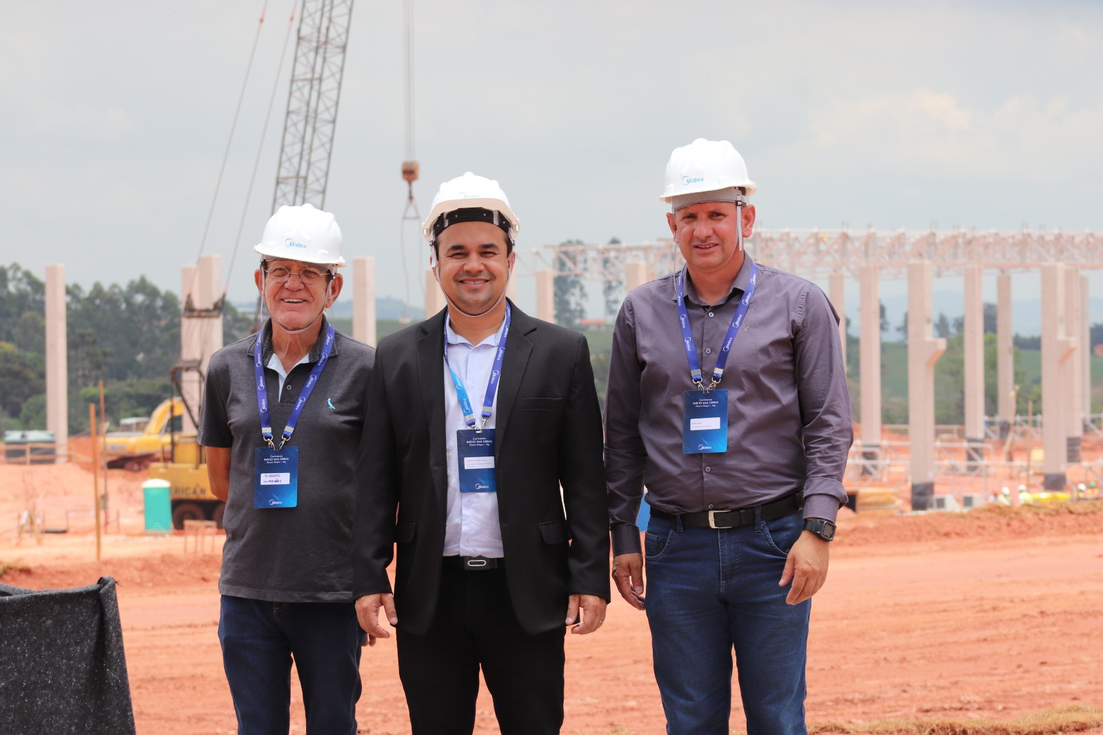 Imagem 1 da notícia: Vereadores participam de cerimônia que lança mais uma etapa da construção da MIDEA em Pouso Alegre