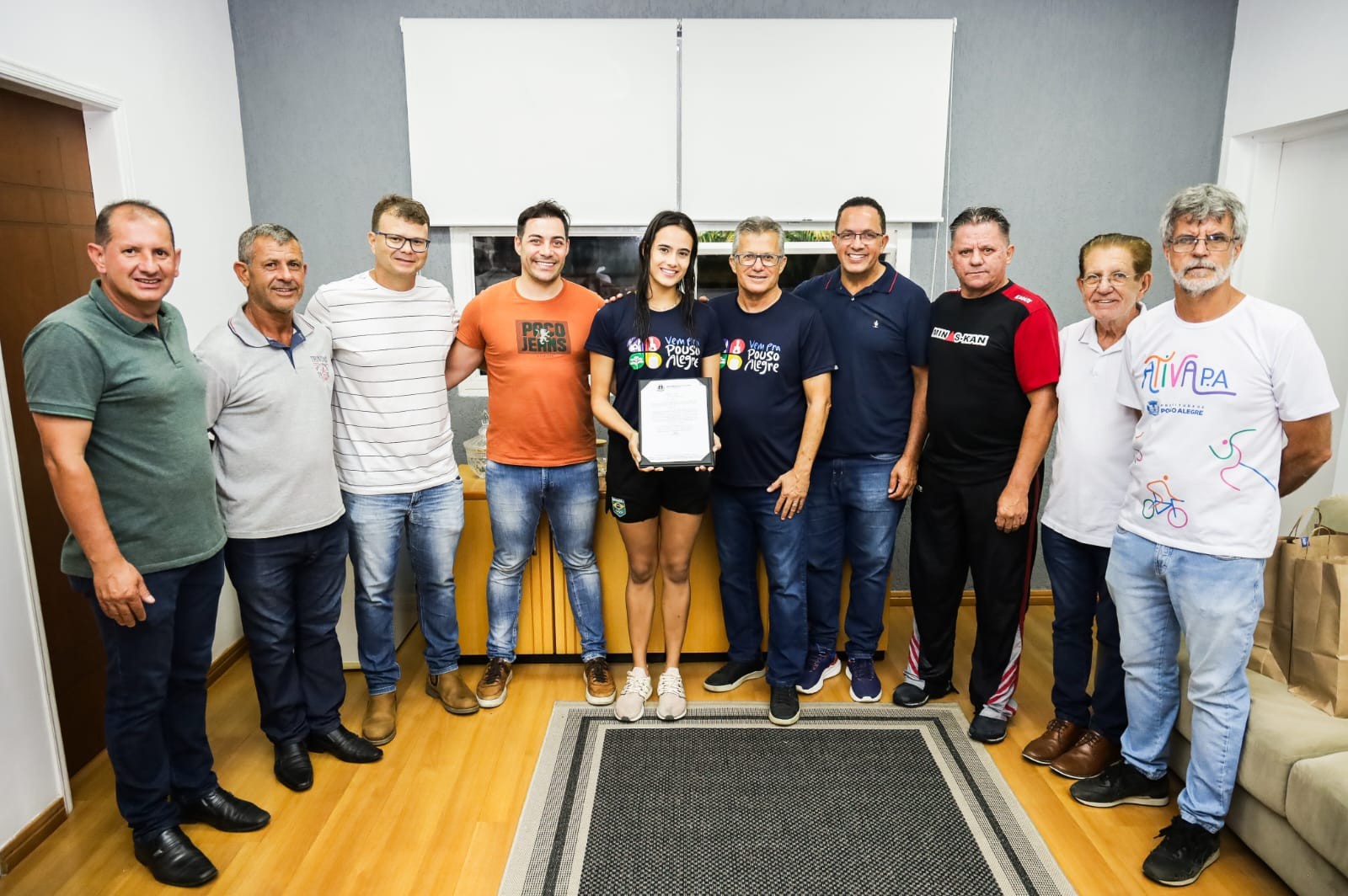 Imagem 1 da notícia: Vereadores entregam moção de aplausos para Bárbara Hellen pela conquista nos Jogos Pan-americanos