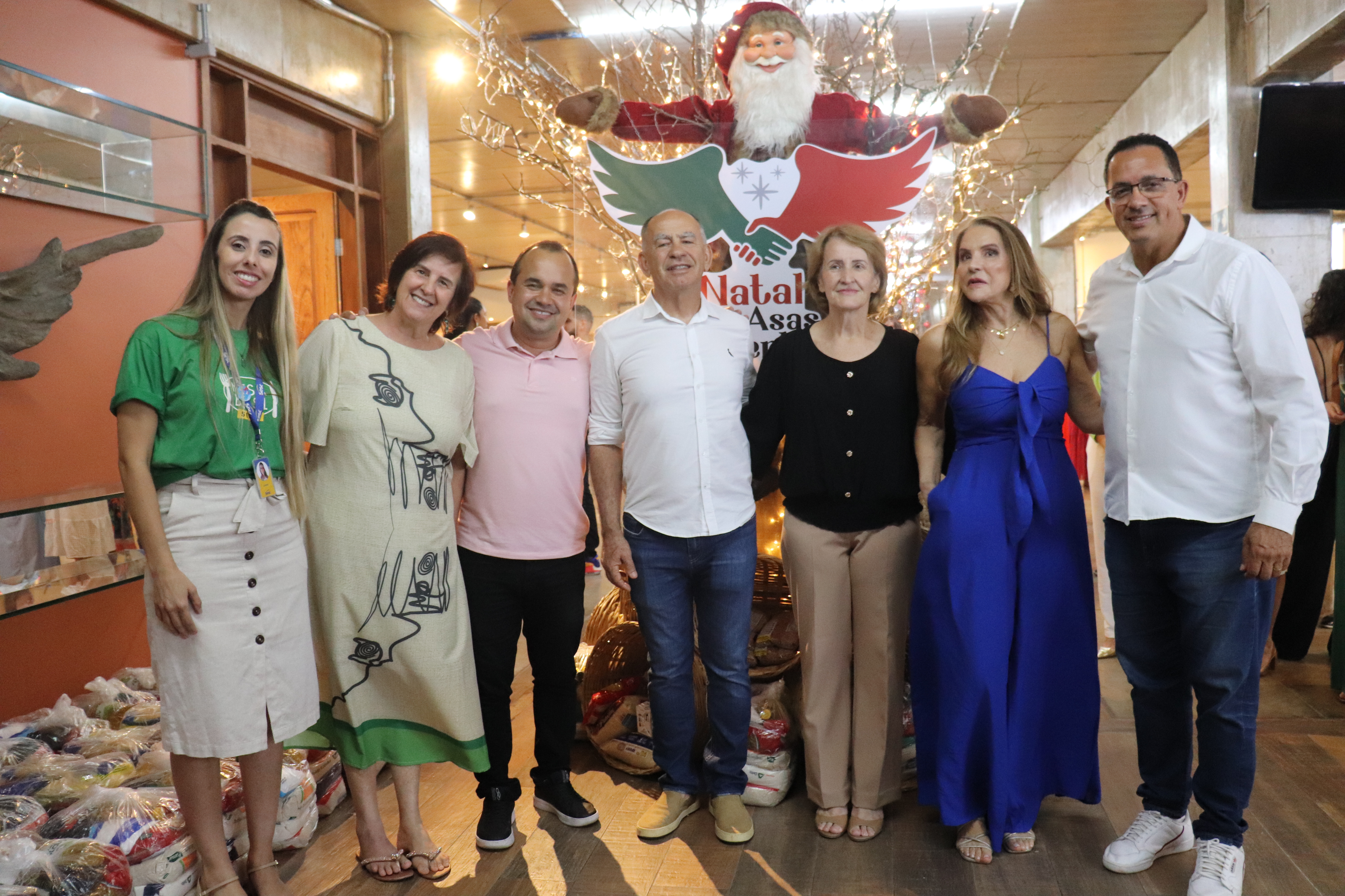 Imagem 1 da notícia: Vereadores participam da abertura da campanha “Natal de Asas Abertas contra a Fome” da Karech