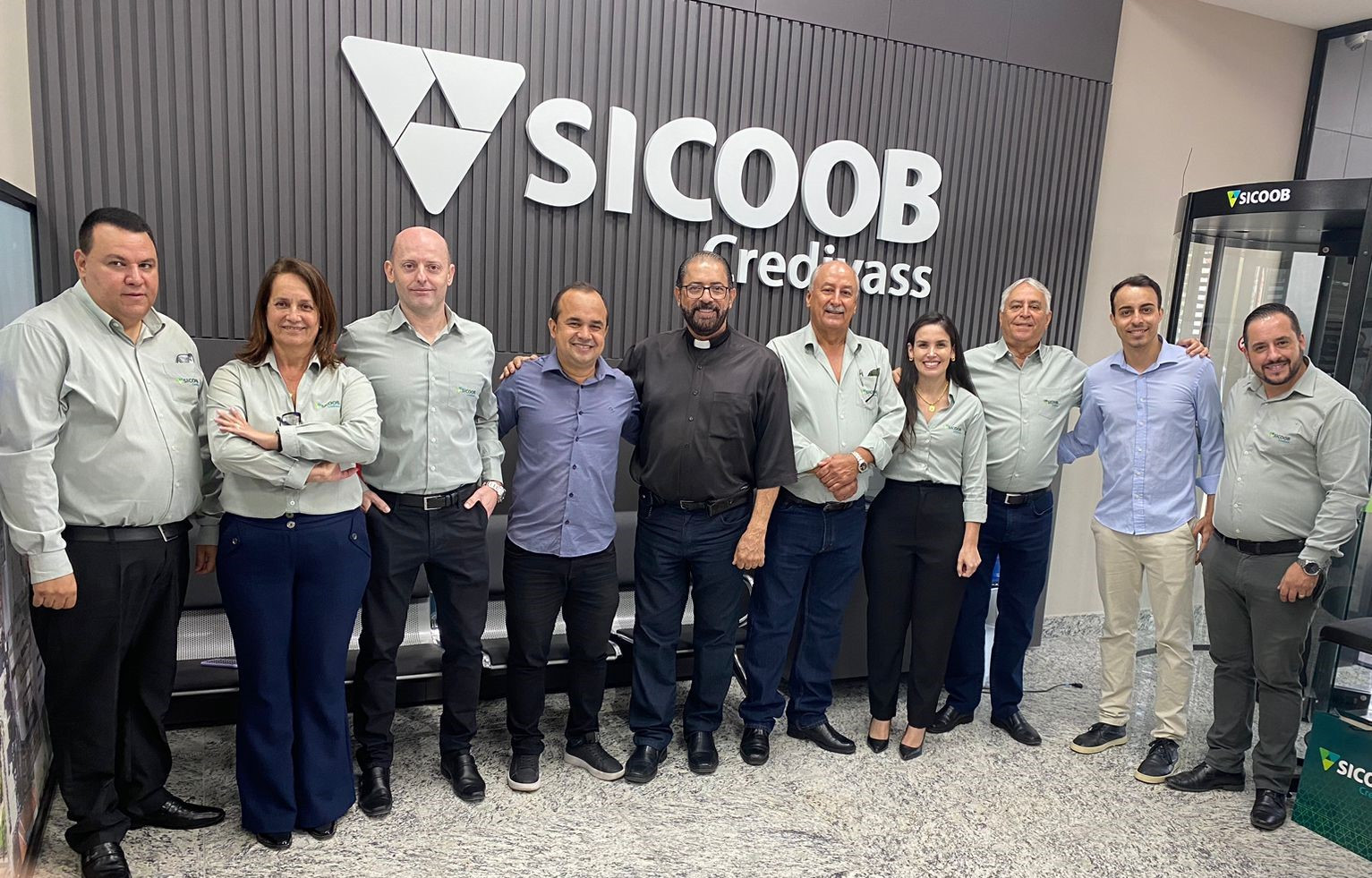 Imagem 1 da notícia: Presidente da Câmara participa da inauguração de mais uma unidade do Sicoob Credvass em Pouso Alegre