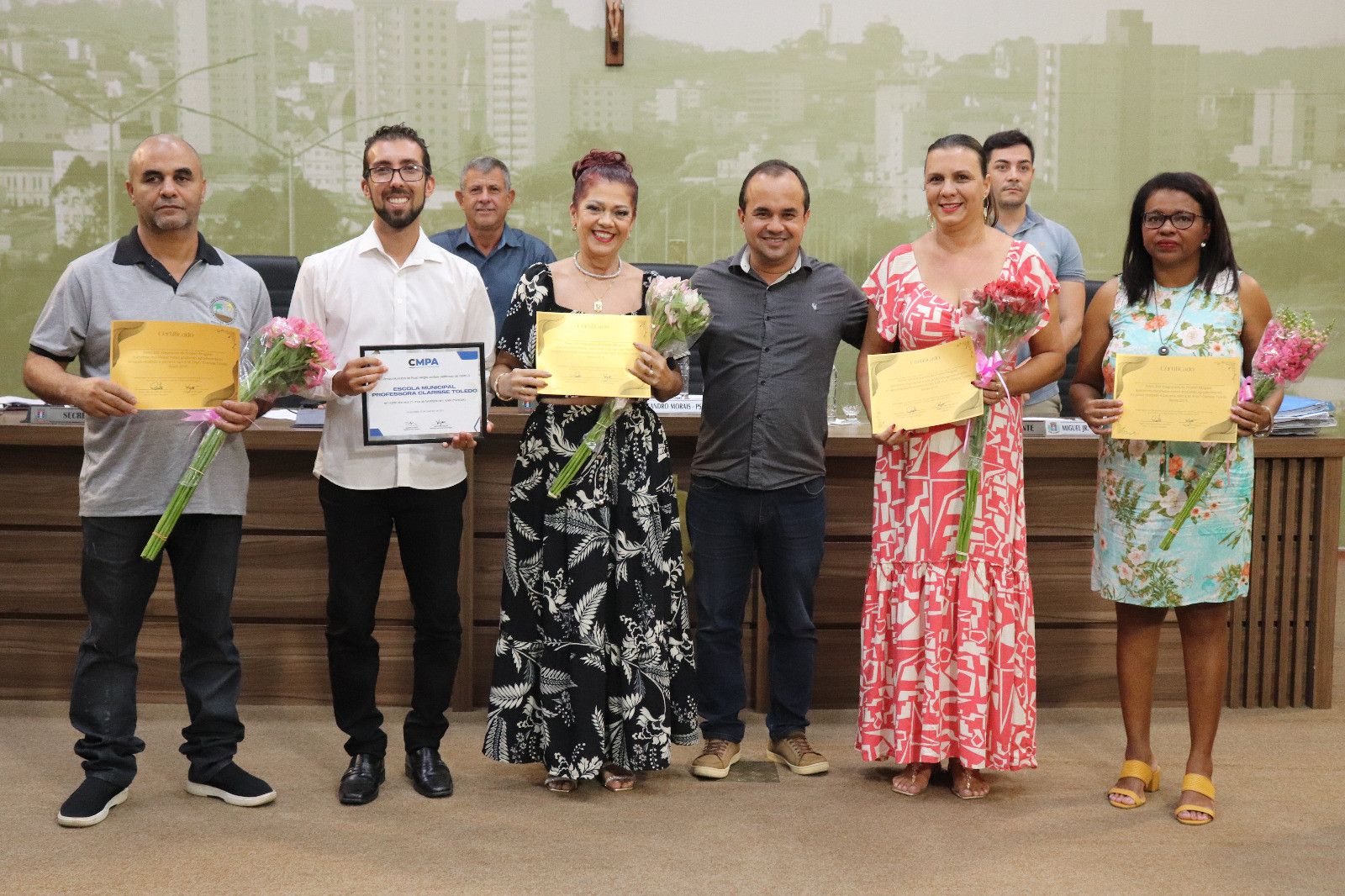 Imagem 1 da notícia: Durante Sessão Ordinária, Câmara presta homenagem aos 25 anos da Escola Municipal Clarisse Toledo