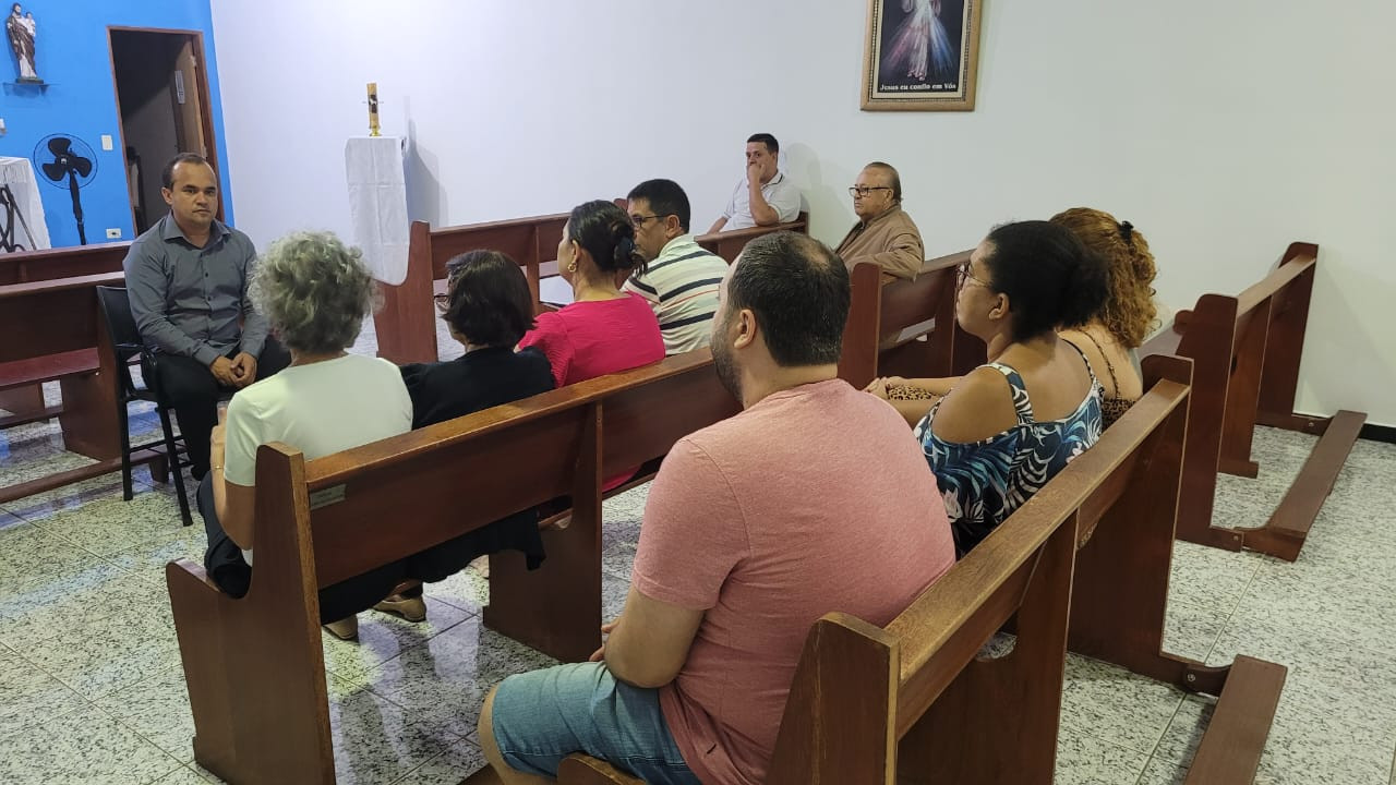 Imagem 1 da notícia: Presidente da Câmara participa de reunião com moradores do bairro JK
