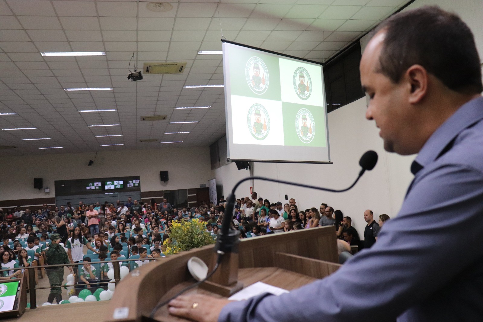 Imagem 1 da notícia: Presidente da Câmara de Vereadores é homenageado durante formatura do Progea da PM