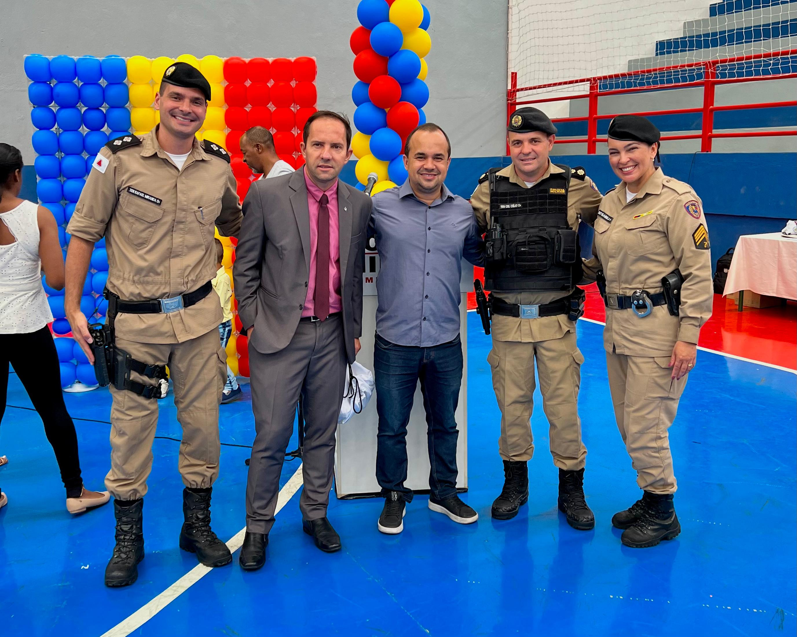 Imagem 1 da notícia: Presidente da Câmara participa da formatura do Proerd