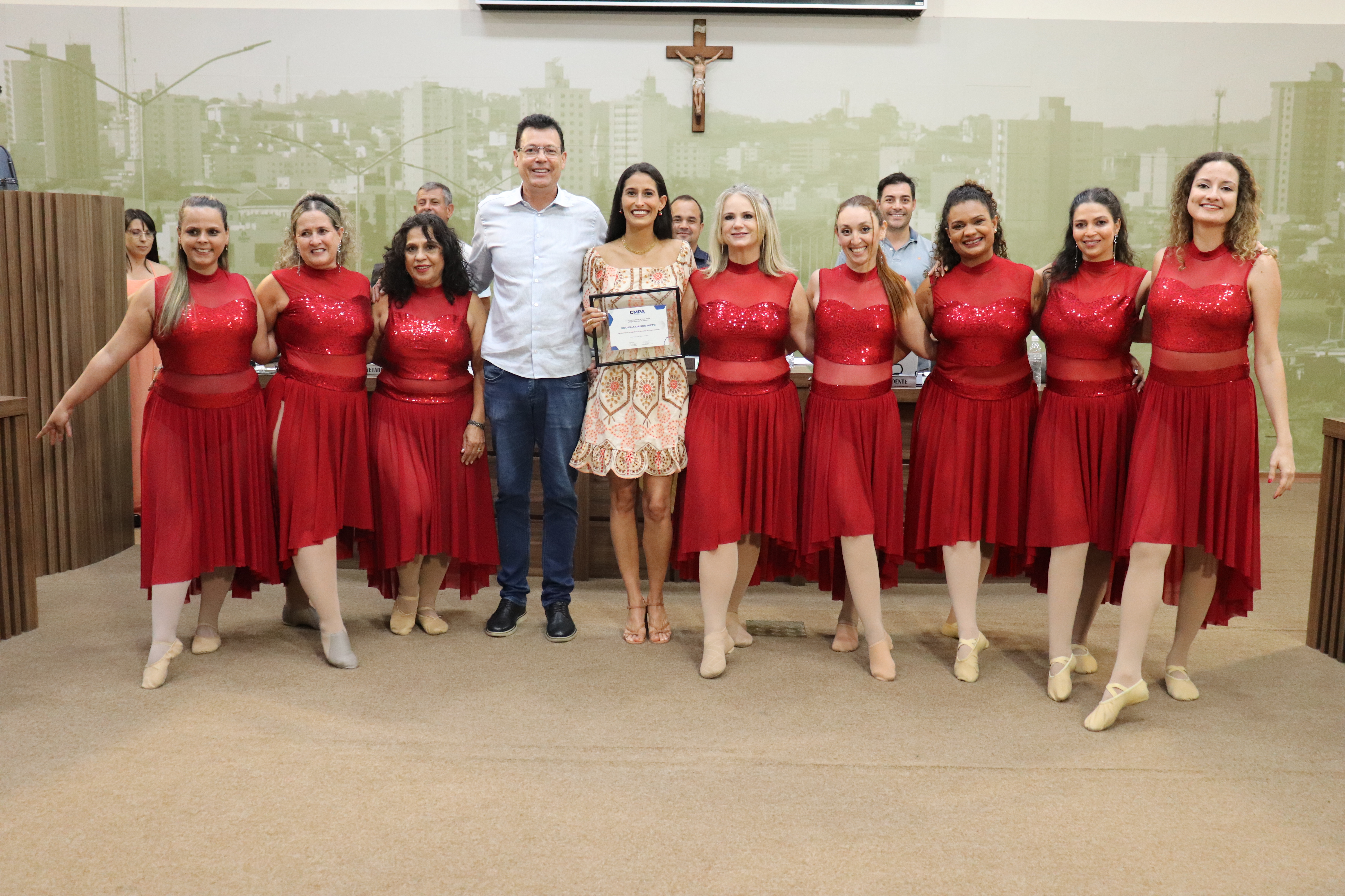 Imagem 2 da notícia: Escola DanceArtes recebe homenagem na Câmara de Vereadores