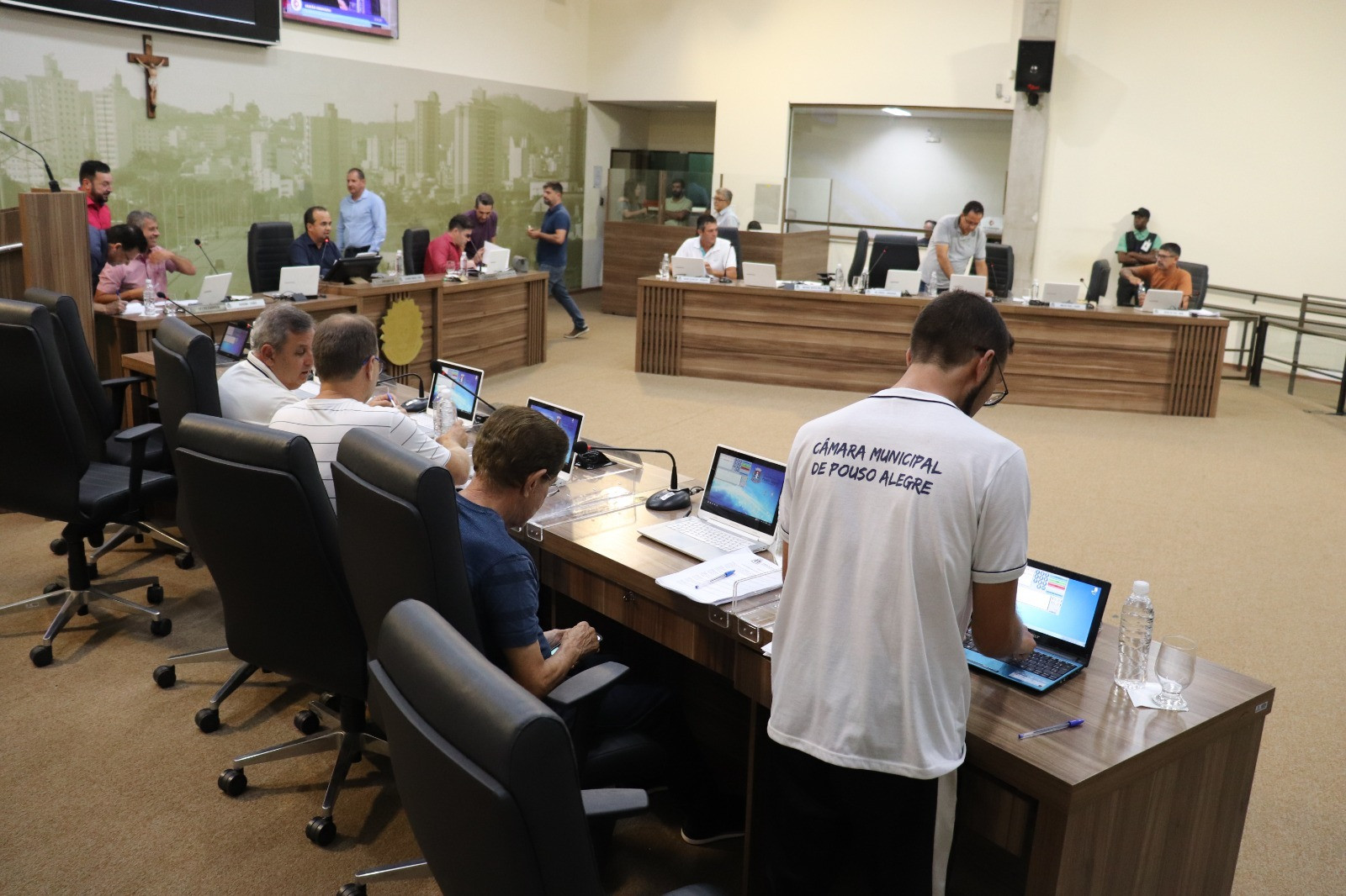 Imagem 1 da notícia: Em única votação, vereadores aprovam programa "Mais Alimentos na Mesa"