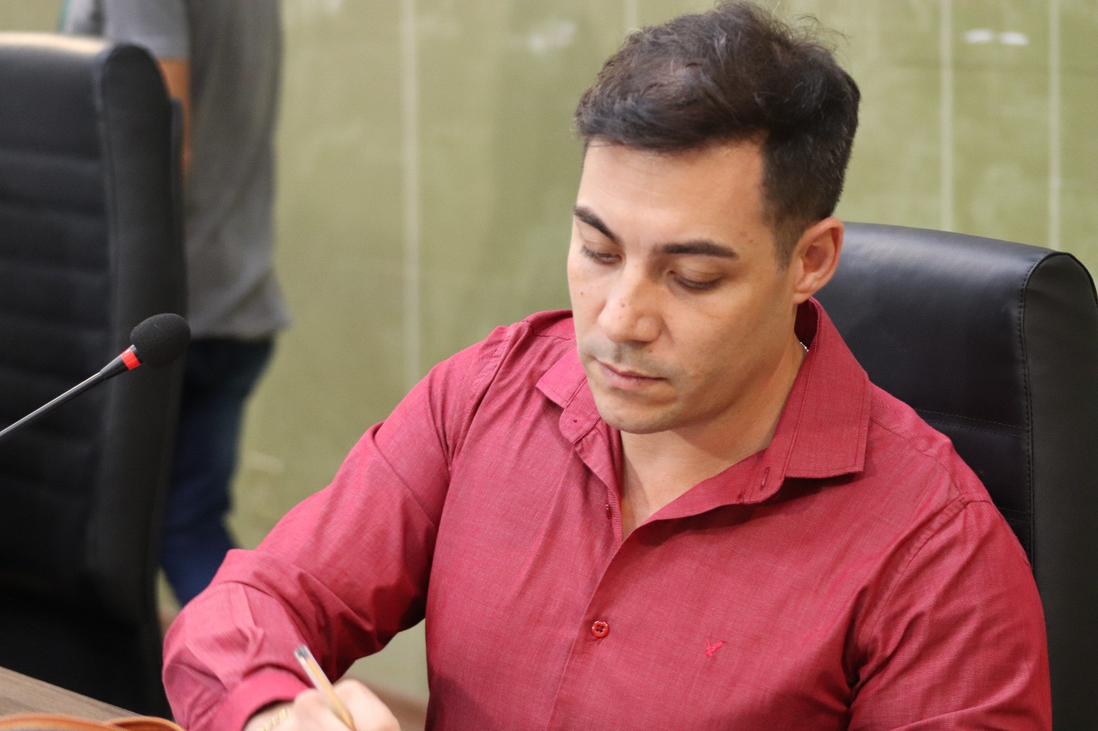 Imagem 1 da notícia: Projeto de lei que regulamenta o uso do “Cordão de Girassol” no município é aprovado na Câmara