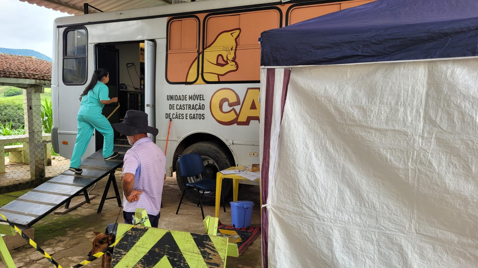 Imagem 5 da notícia: Vereador acompanha atendimento do Castramóvel no bairro Anhumas