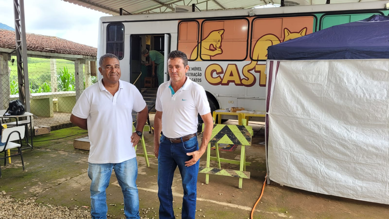 Imagem 1 da notícia: Vereador acompanha atendimento do Castramóvel no bairro Anhumas
