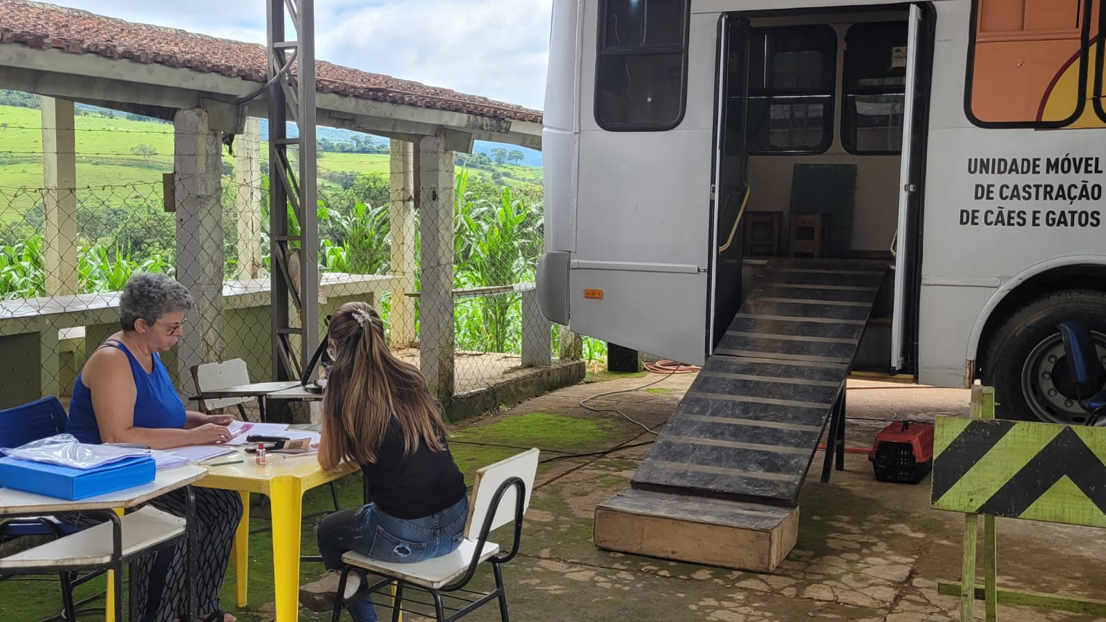 Imagem 4 da notícia: Vereador acompanha atendimento do Castramóvel no bairro Anhumas