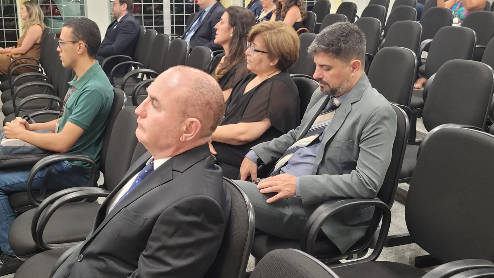 Imagem 3 da notícia: Presidente e 2º Secretário da Câmara participam da entrega da Medalha Desembargador Hélio Costa